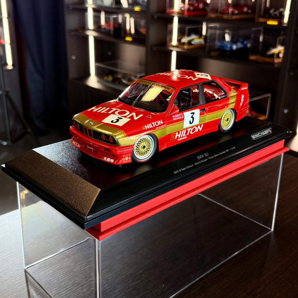 BMW M3 E30 BMW M Team Schnitzer, Roberto Ravaglia, a makaói Guia Race 1987-es győztese, 300 darabos limitált kiadás, 1:18 méretarányban, vitrinben, Minichamps