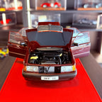 AUTOart Mercedes-Benz 190 E 2.0 W201 1:18 Barolo Red rear view