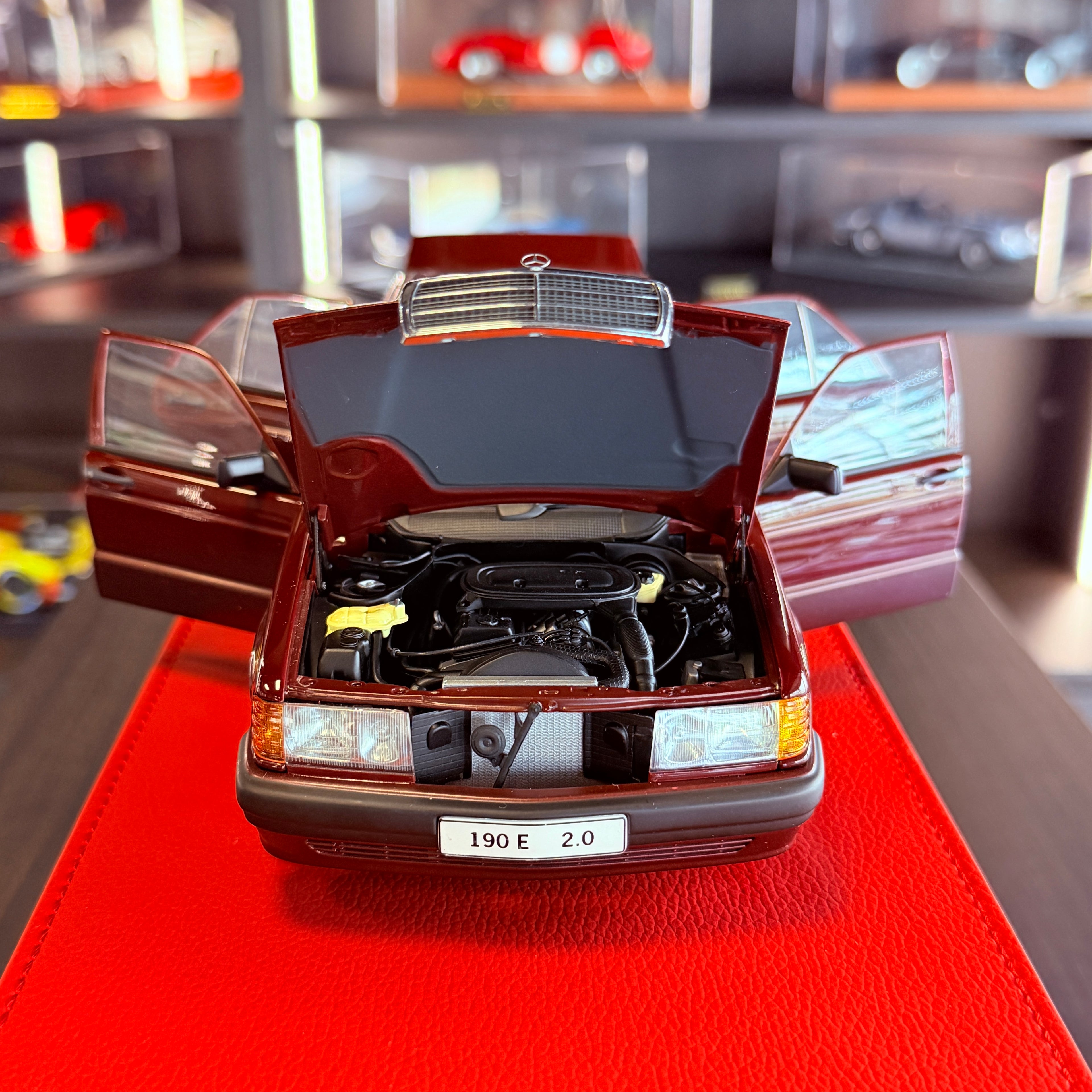AUTOart Mercedes-Benz 190 E 2.0 W201 1:18 Barolo Red rear view