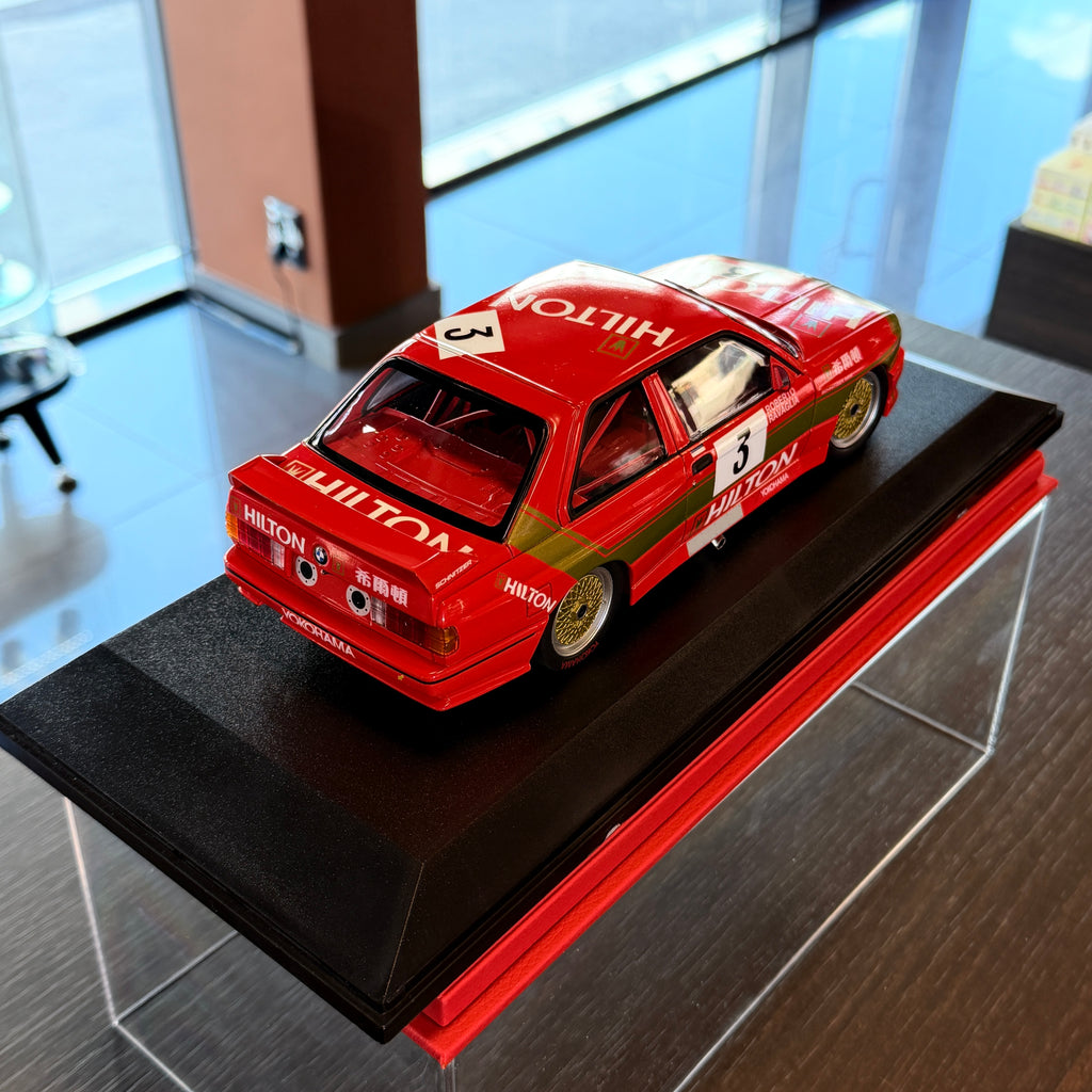 BMW M3 E30 BMW M Team Schnitzer, Roberto Ravaglia, a makaói Guia Race 1987-es győztese, 300 darabos limitált kiadás, 1:18 méretarányban, vitrinben, Minichamps