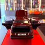 AUTOart Mercedes-Benz 190 E 2.0 W201 1:18 Barolo Red front view