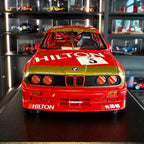 BMW M3 E30 BMW M Team Schnitzer, Roberto Ravaglia, a makaói Guia Race 1987-es győztese, 300 darabos limitált kiadás, 1:18 méretarányban, vitrinben, Minichamps
