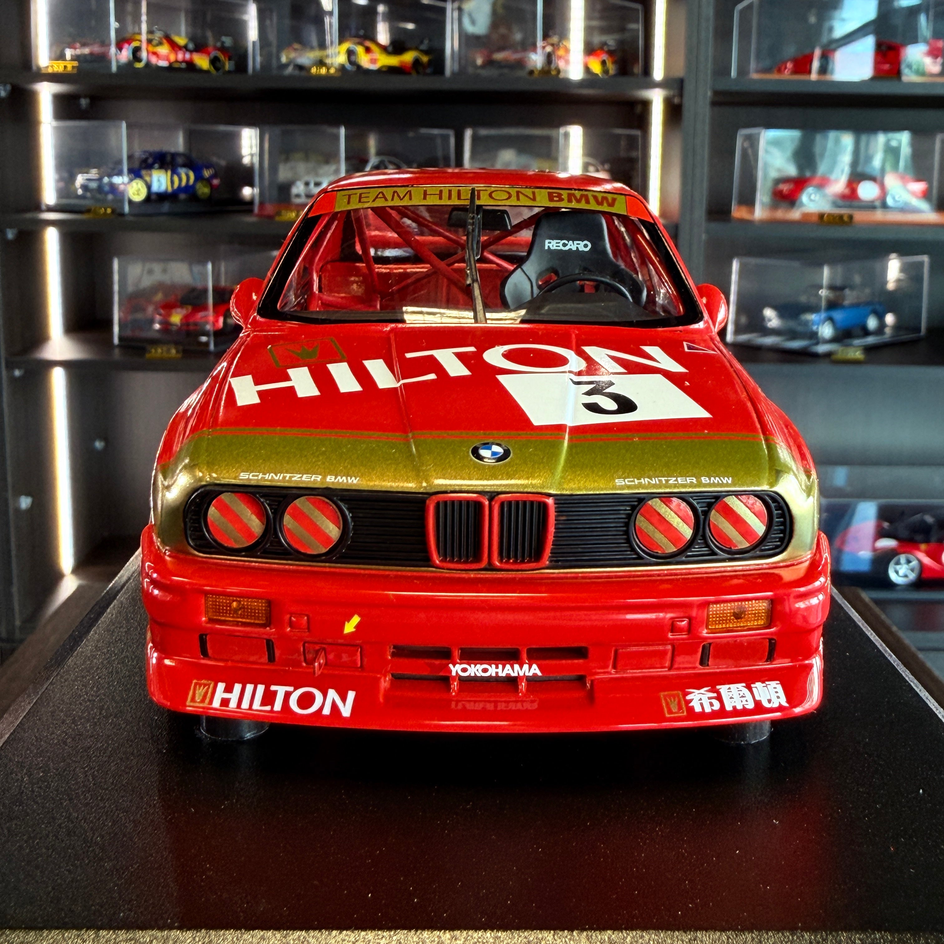BMW M3 E30 BMW M Team Schnitzer, Roberto Ravaglia, a makaói Guia Race 1987-es győztese, 300 darabos limitált kiadás, 1:18 méretarányban, vitrinben, Minichamps