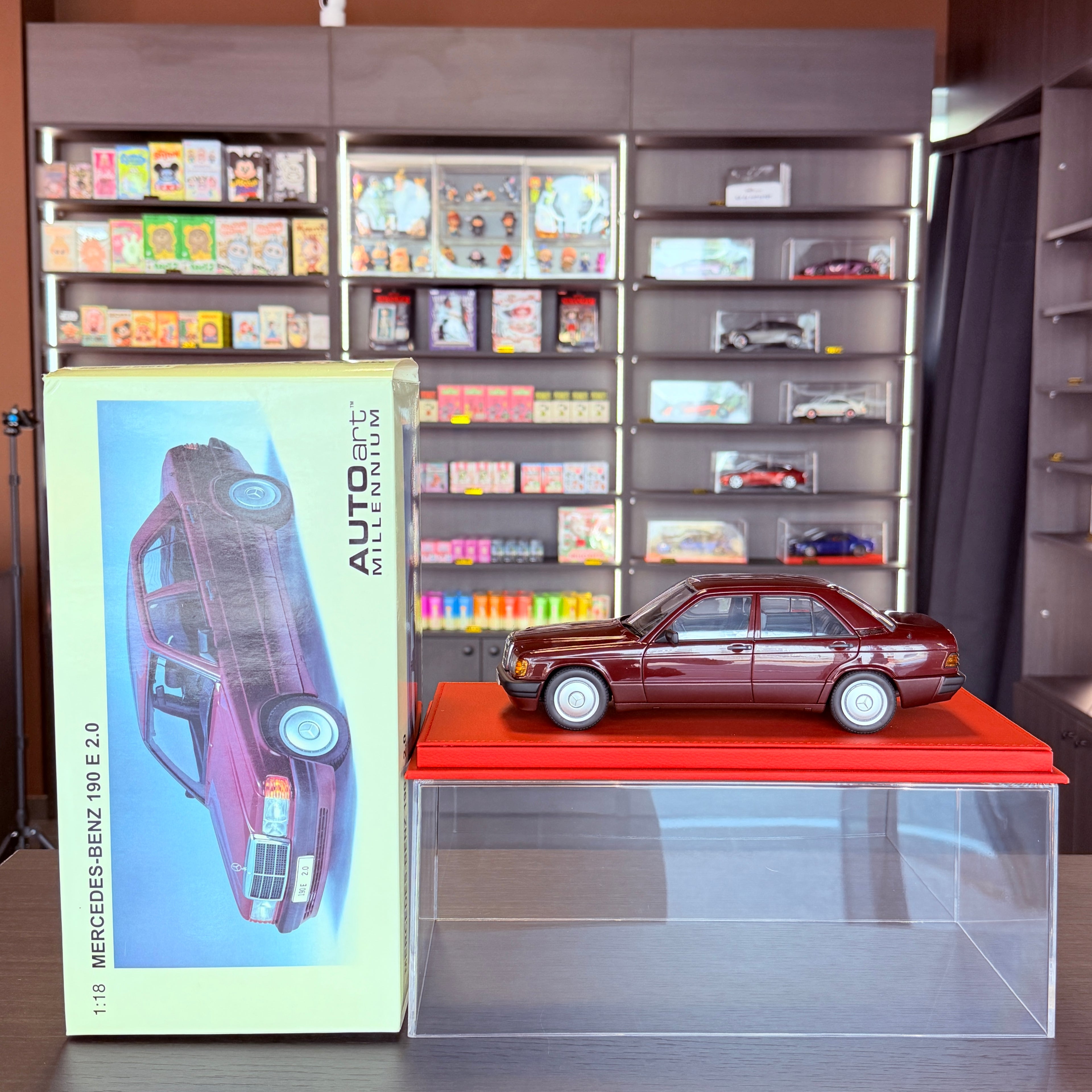 AUTOart Mercedes-Benz 190 E 2.0 W201 1:18 with opening doors and boot
