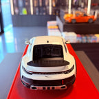 Minichamps Porsche 911 Dakar 2022 1:18 White with opening parts