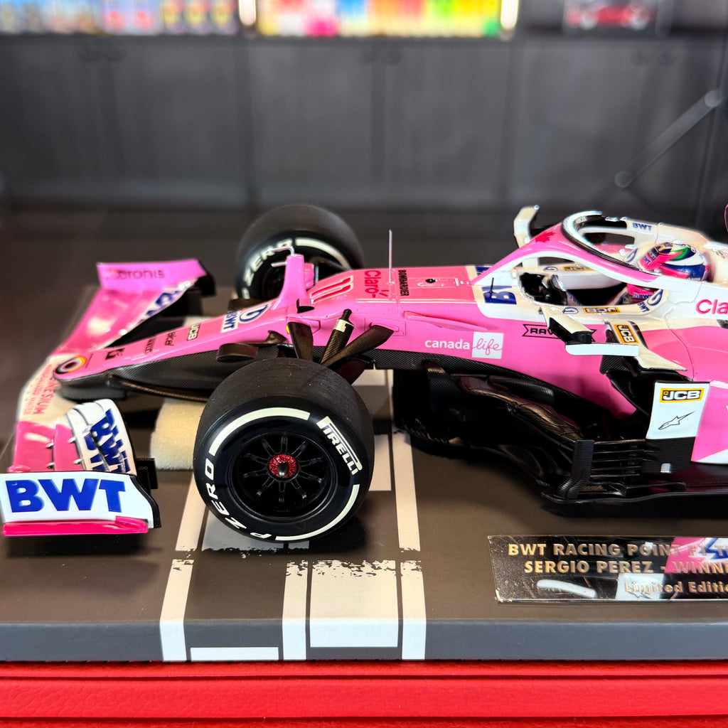 BWT Racing Point F1 Team Mercedes RP20, Marele Premiu de la Sakhir 2020, Sergio Pérez, ediție limitată la 666 de exemplare, scară 1:18, cu vitrină, de la Minichamps