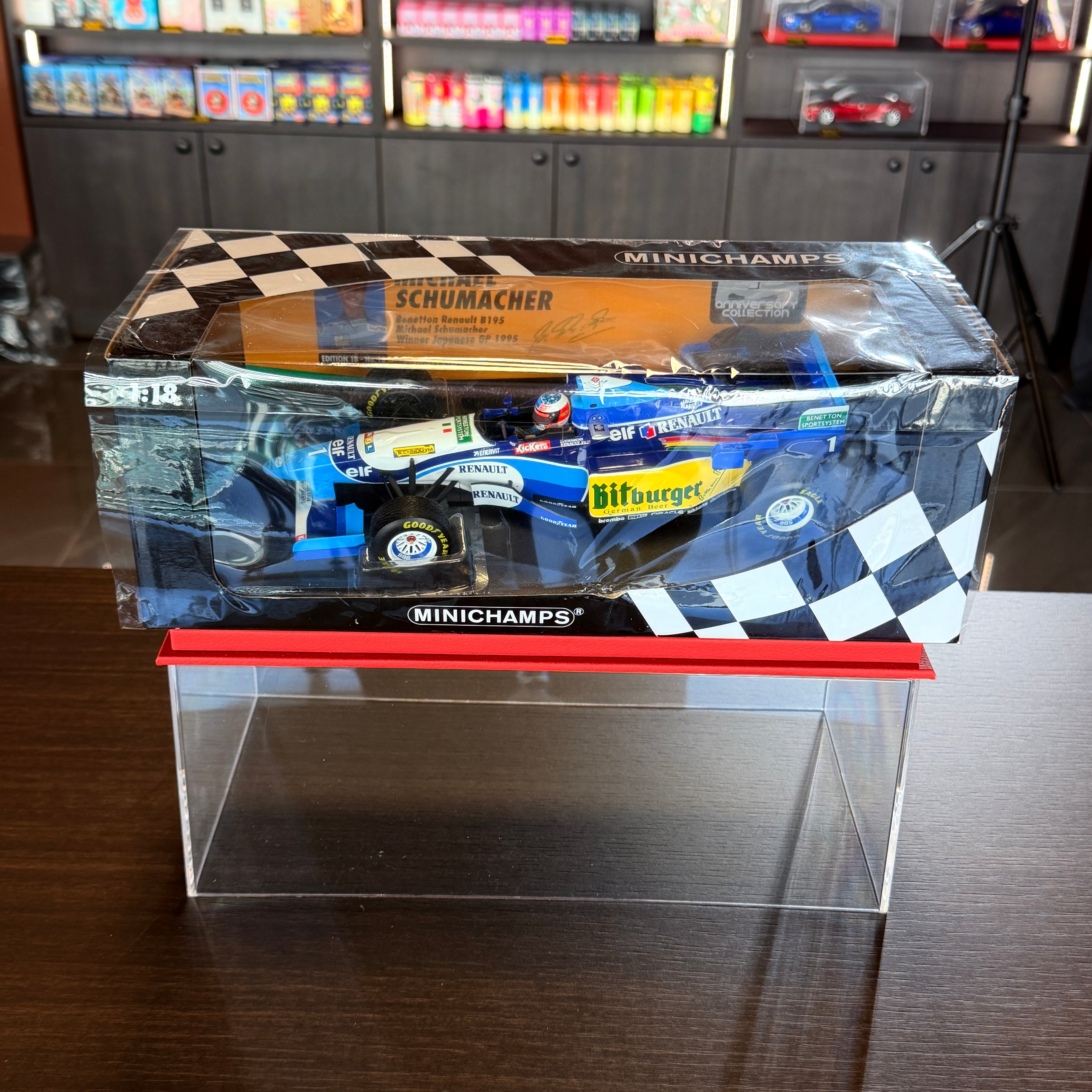 Benetton Renault B195 Winner Japanese Grand Prix 1995 Michael Schumacher 1:18 Scale with Display Case by Minichamps