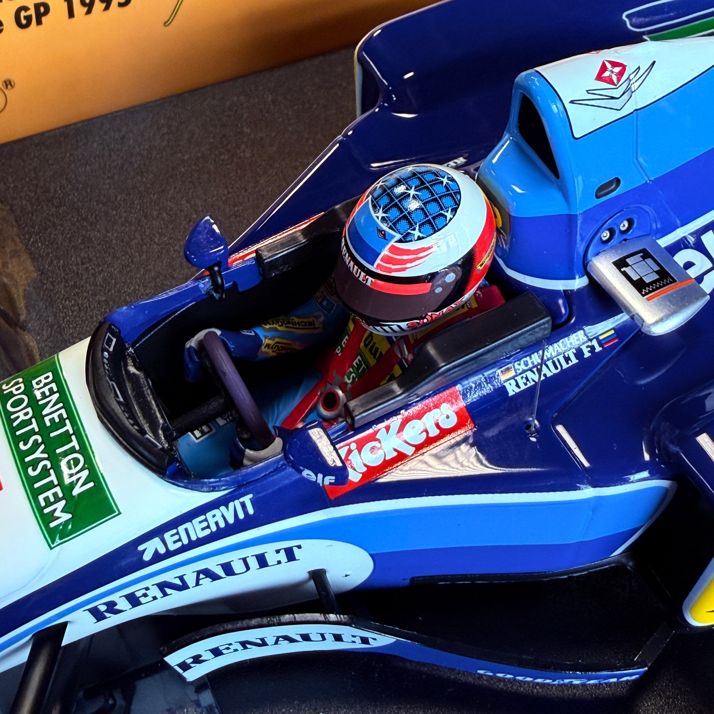 Benetton Renault B195 Winner Japanese Grand Prix 1995 Michael Schumacher 1:18 Scale with Display Case by Minichamps