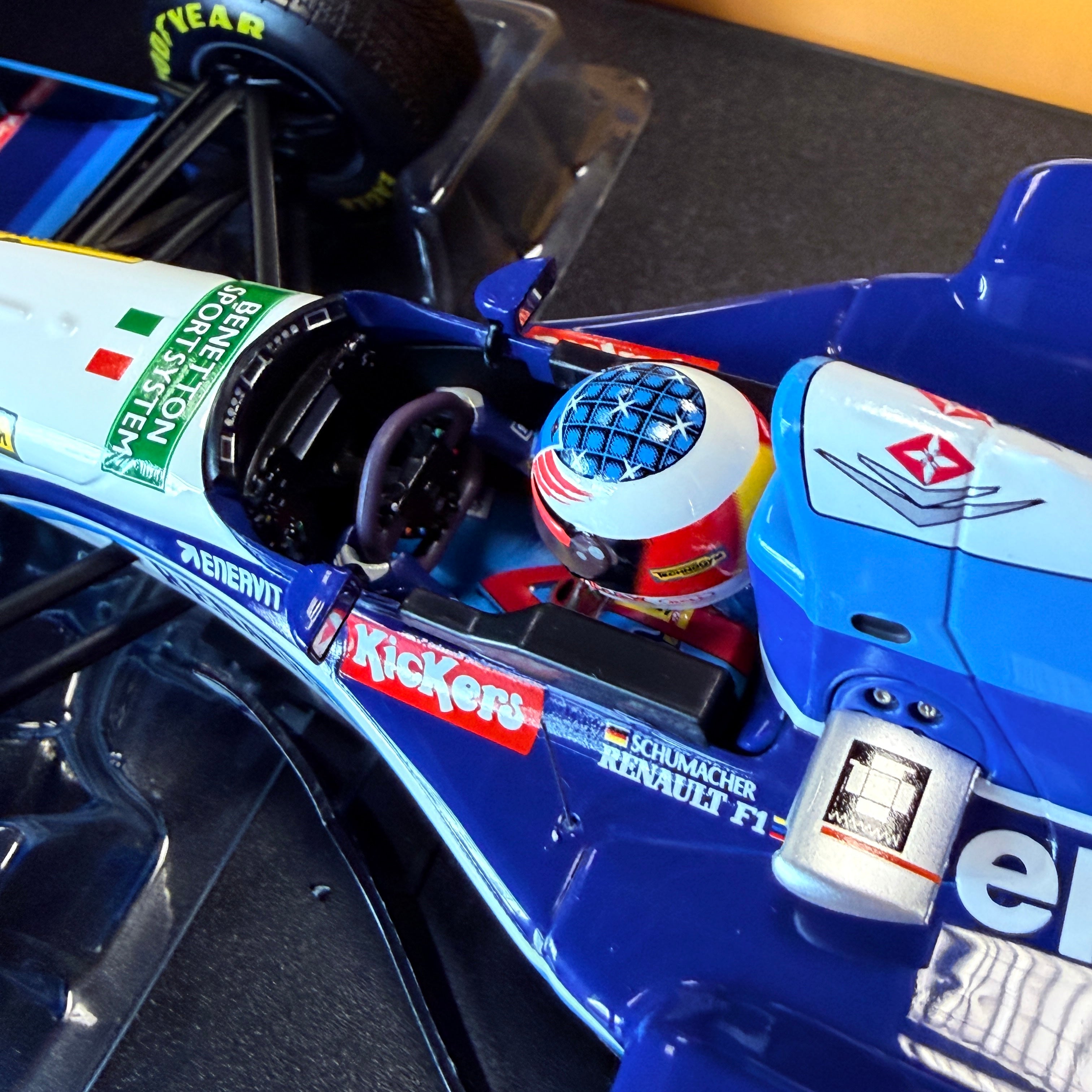 Benetton Renault B195 Winner Japanese Grand Prix 1995 Michael Schumacher 1:18 Scale with Display Case by Minichamps