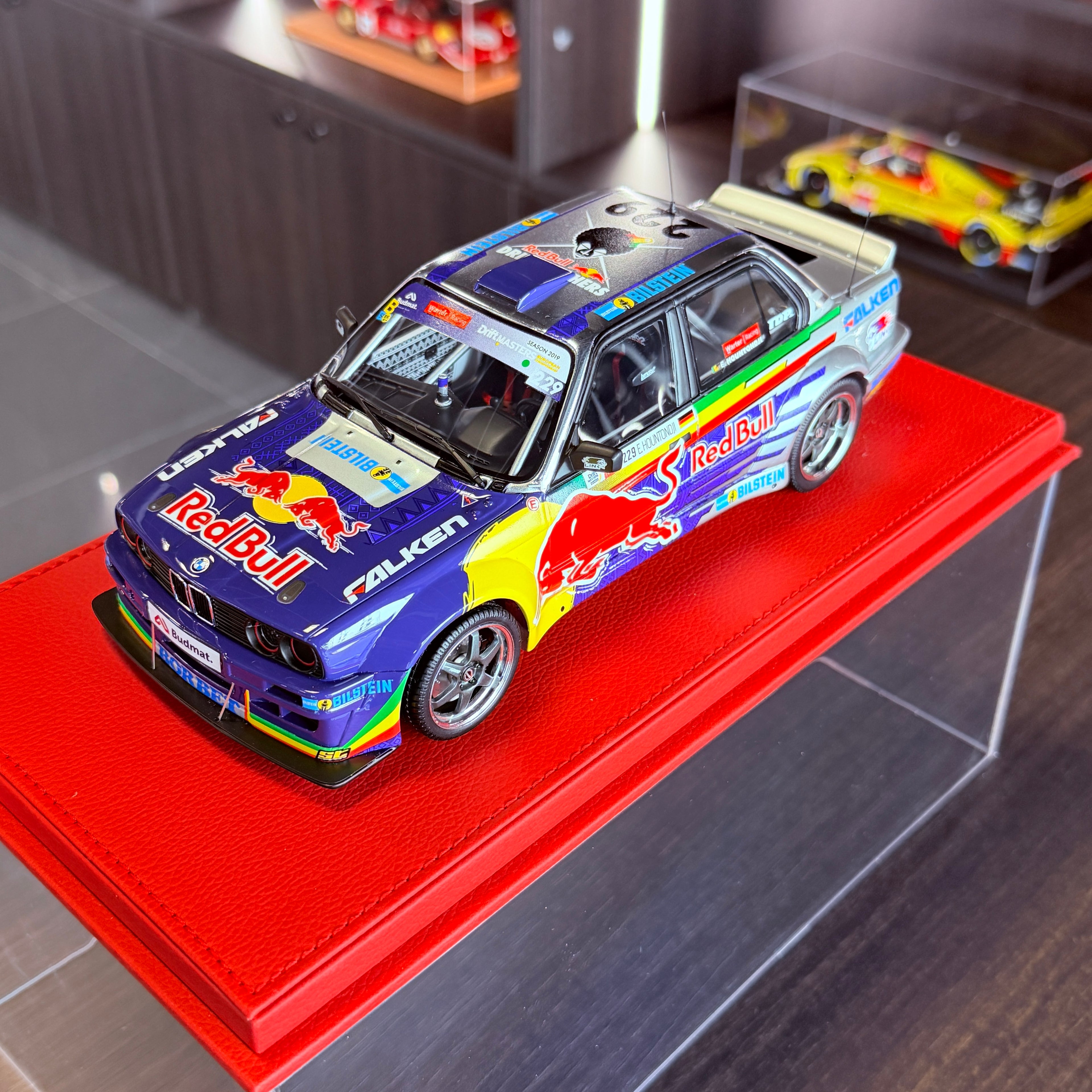 BMW E30 V8 Drift Red Bull Driftbrothers #229 1:18 OttOmobile livery detail