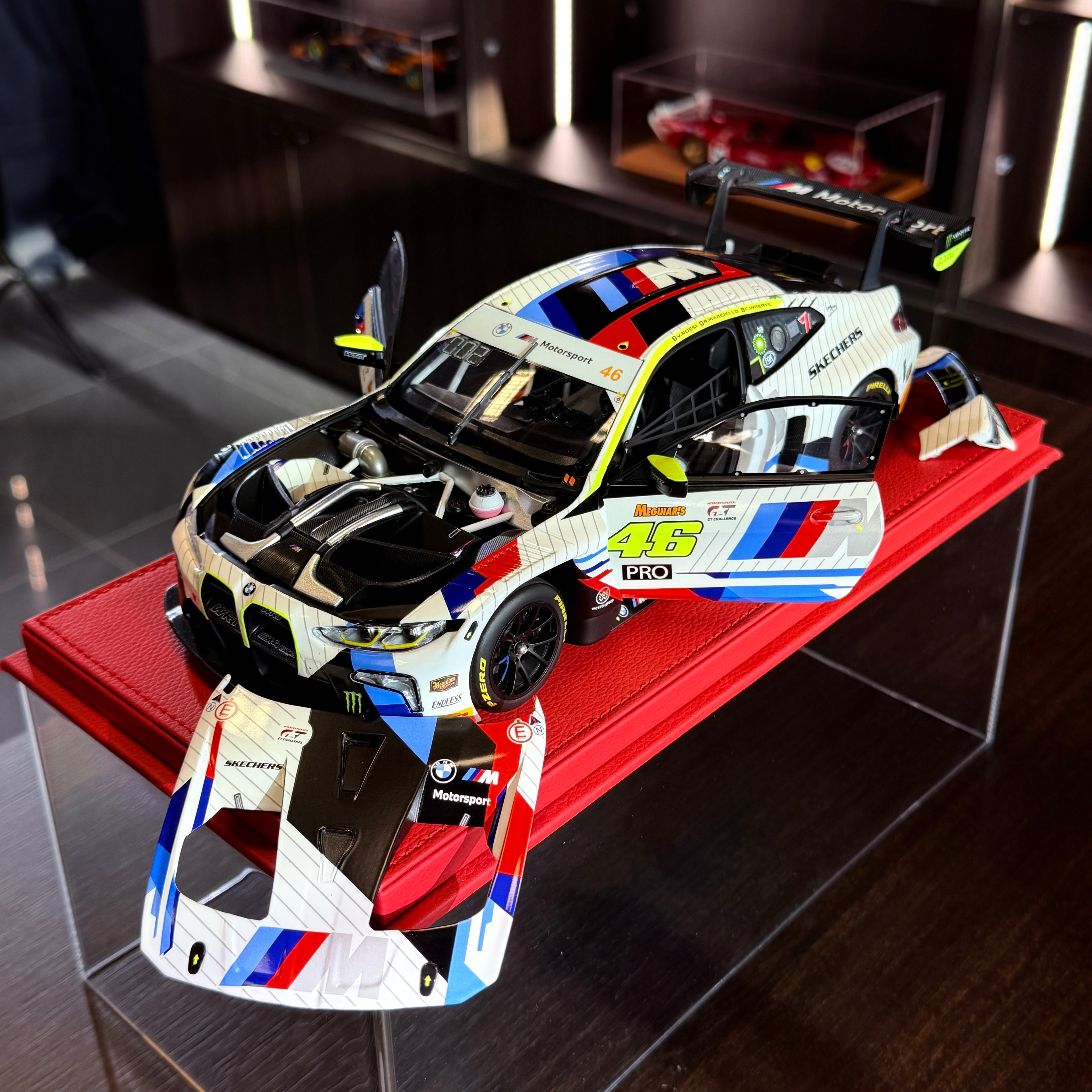 1:18 BMW M4 GT3 #4 Team WRT – V. Rossi / C. Weerts / R. Marciello – 12 órás Bathurst 2025, Minichamps