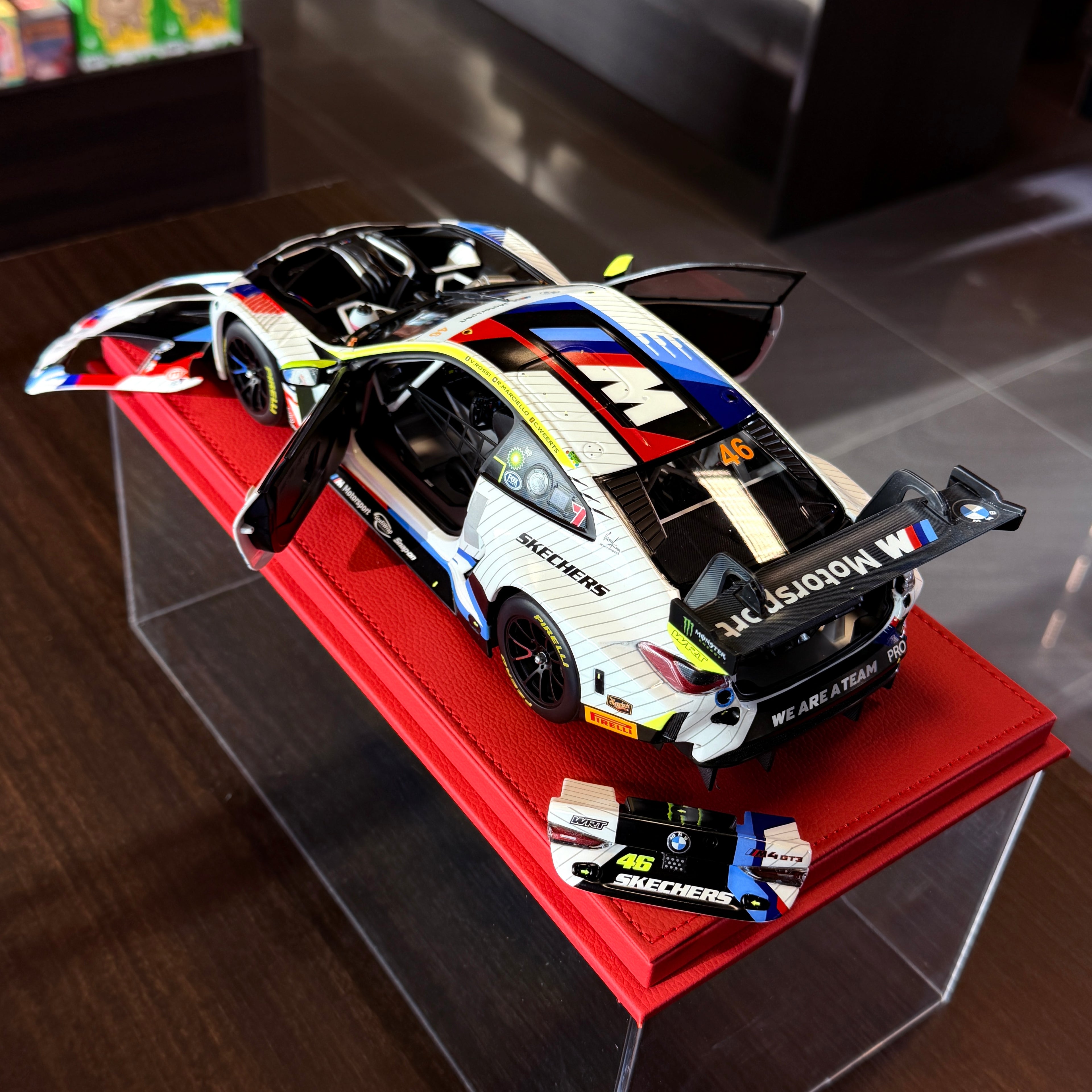 BMW M4 GT3 1:18 #4 Team WRT – V. Rossi / C. Weerts / R. Marciello – 12H Bathurst 2025 di Minichamps