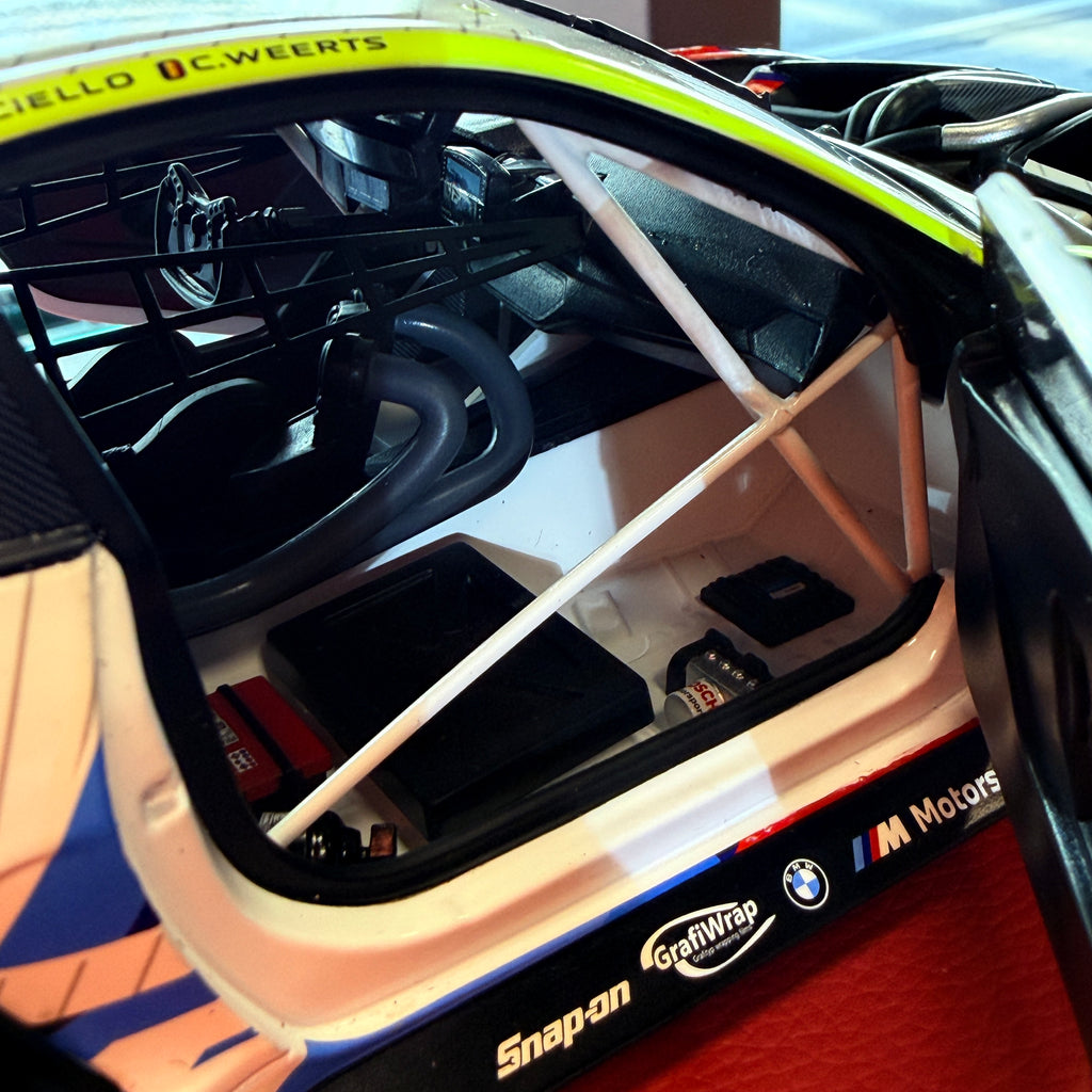 BMW M4 GT3 1:18 #4 Team WRT – V. Rossi / C. Weerts / R. Marciello – 12H Bathurst 2025 di Minichamps