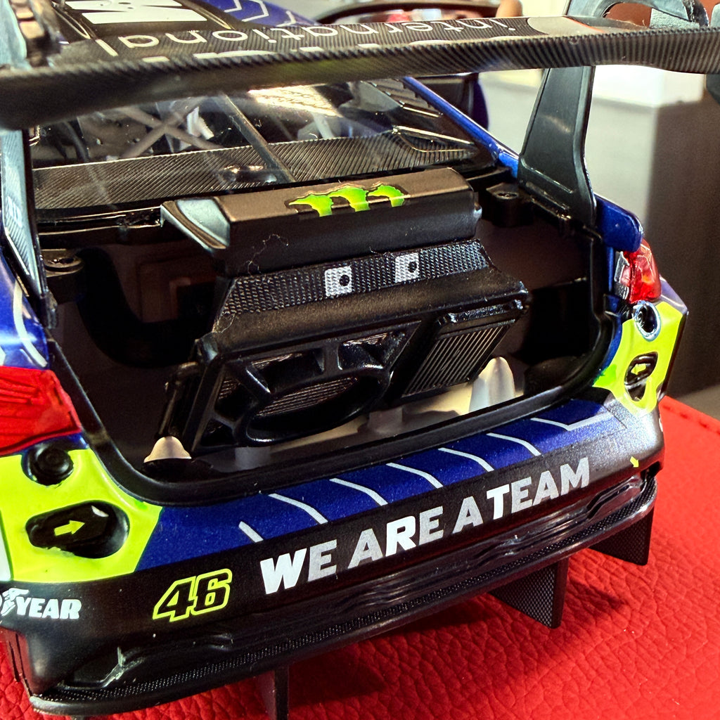 1:18 BMW M4 GT3 EVO Team WRT – V. Rossi / A. Al-Harthy / K. van der Linde – 1 812 KM, Katar 2025, Minichamps