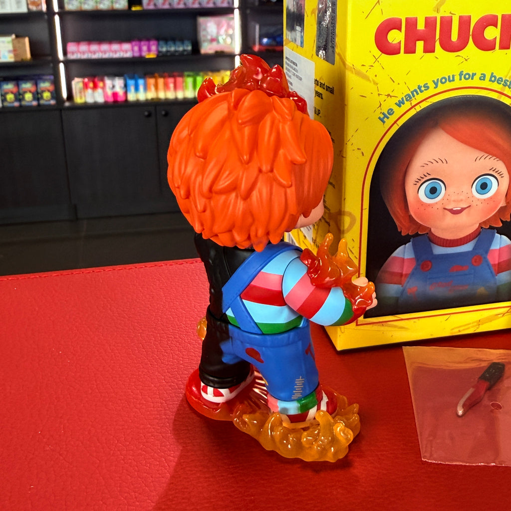 Фигура от потвърдена сляпа кутия Chucky Franchise Series Flame Chucky от POP MART