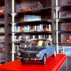 BMW 2002 Baur Cabrio 1:18 AUTOart opening bonnet doors and boot