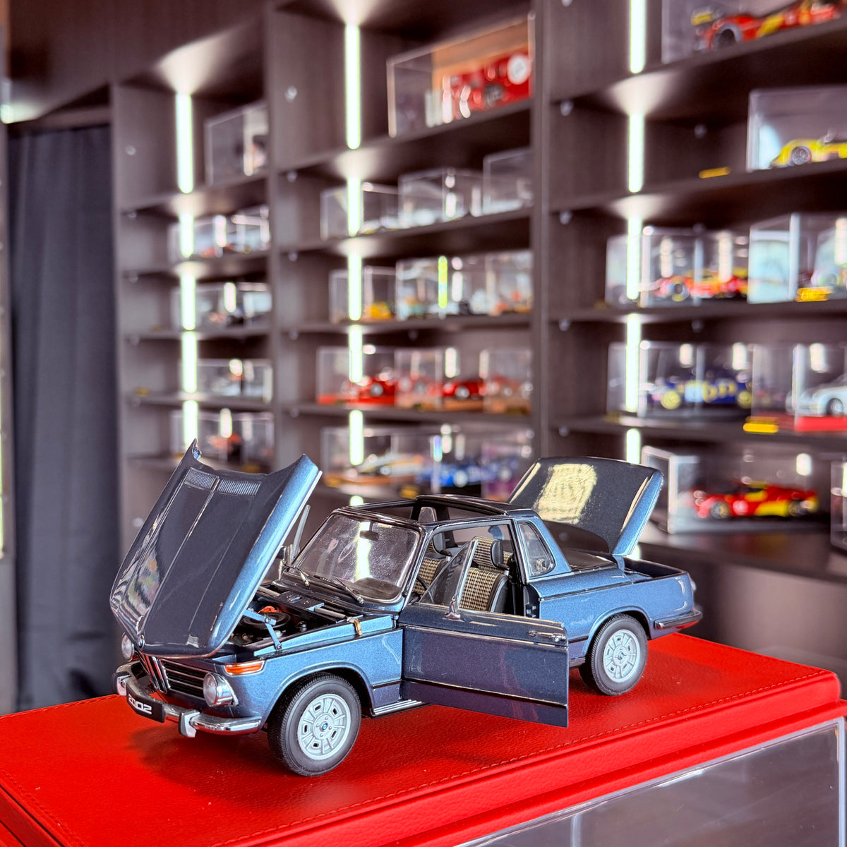 BMW 2002 Baur Cabrio 1:18 AUTOart with original box
