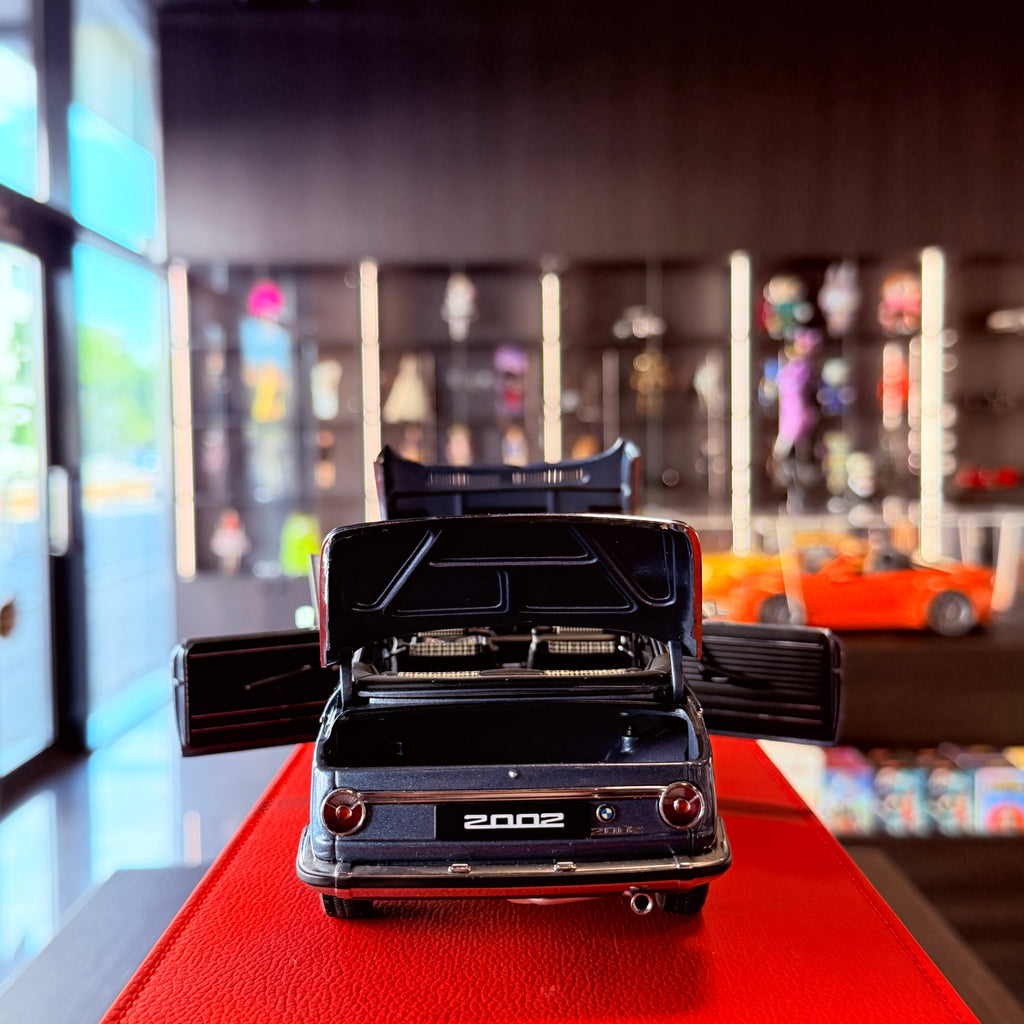 BMW 2002 Baur Cabrio 1:18 AUTOart Blue Metallic side view
