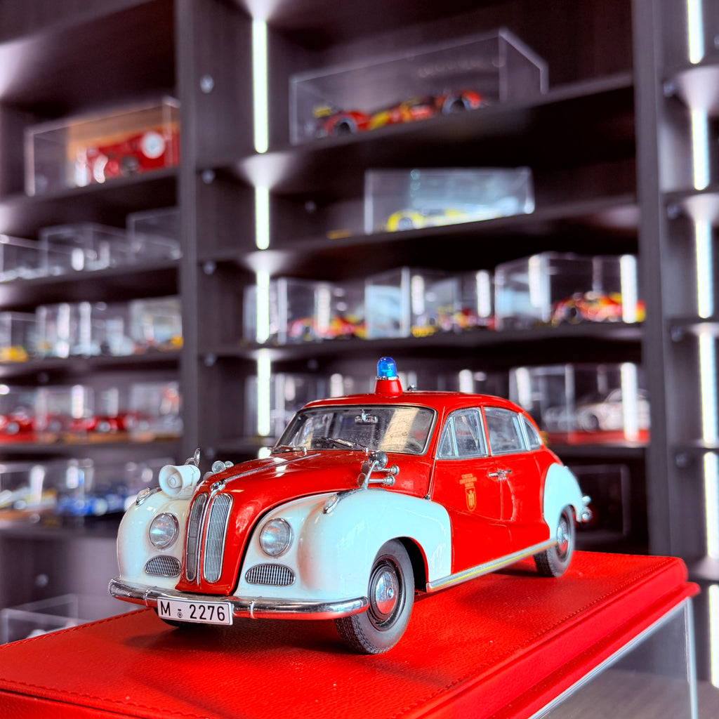 BMW 502 Fire Brigade 1:18 AUTOart front three-quarter view