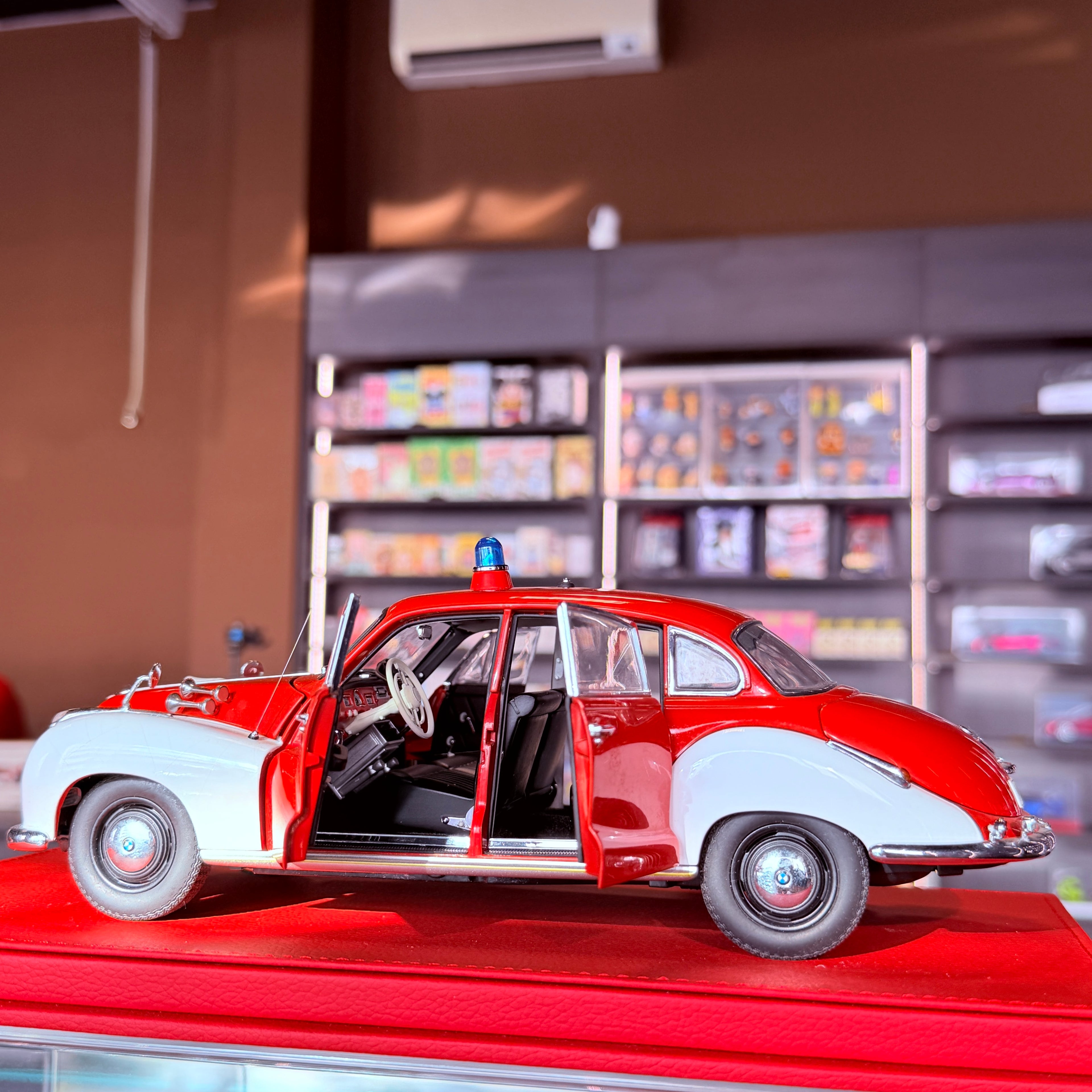 BMW 502 Fire Brigade 1:18 AUTOart with original box