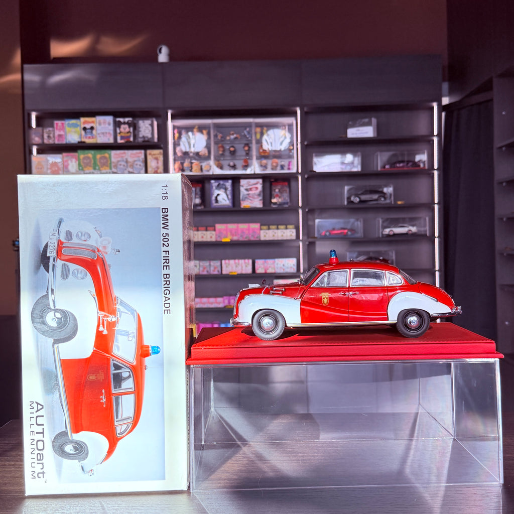 BMW 502 Fire Brigade 1:18 AUTOart front view