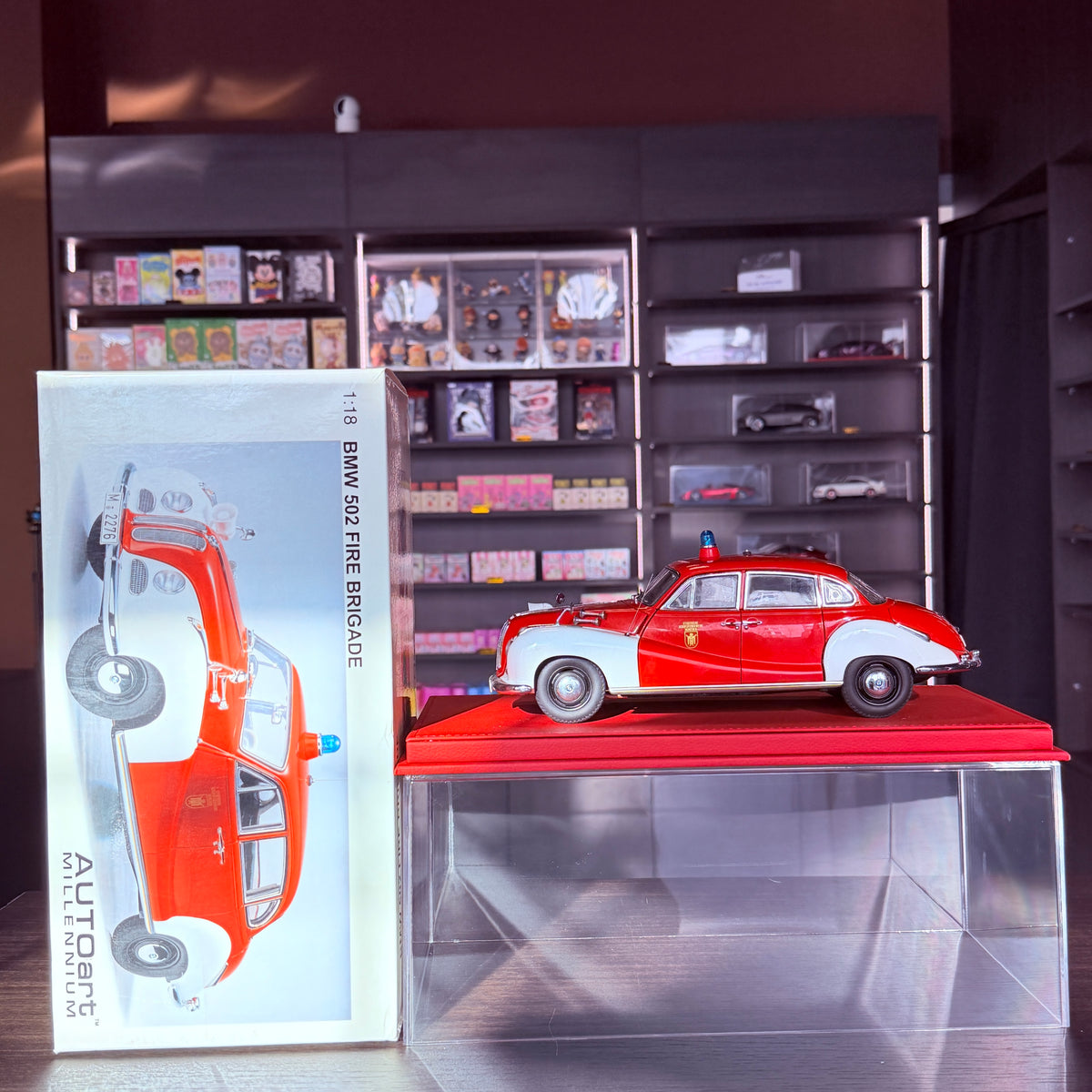 BMW 502 Fire Brigade 1:18 AUTOart front view