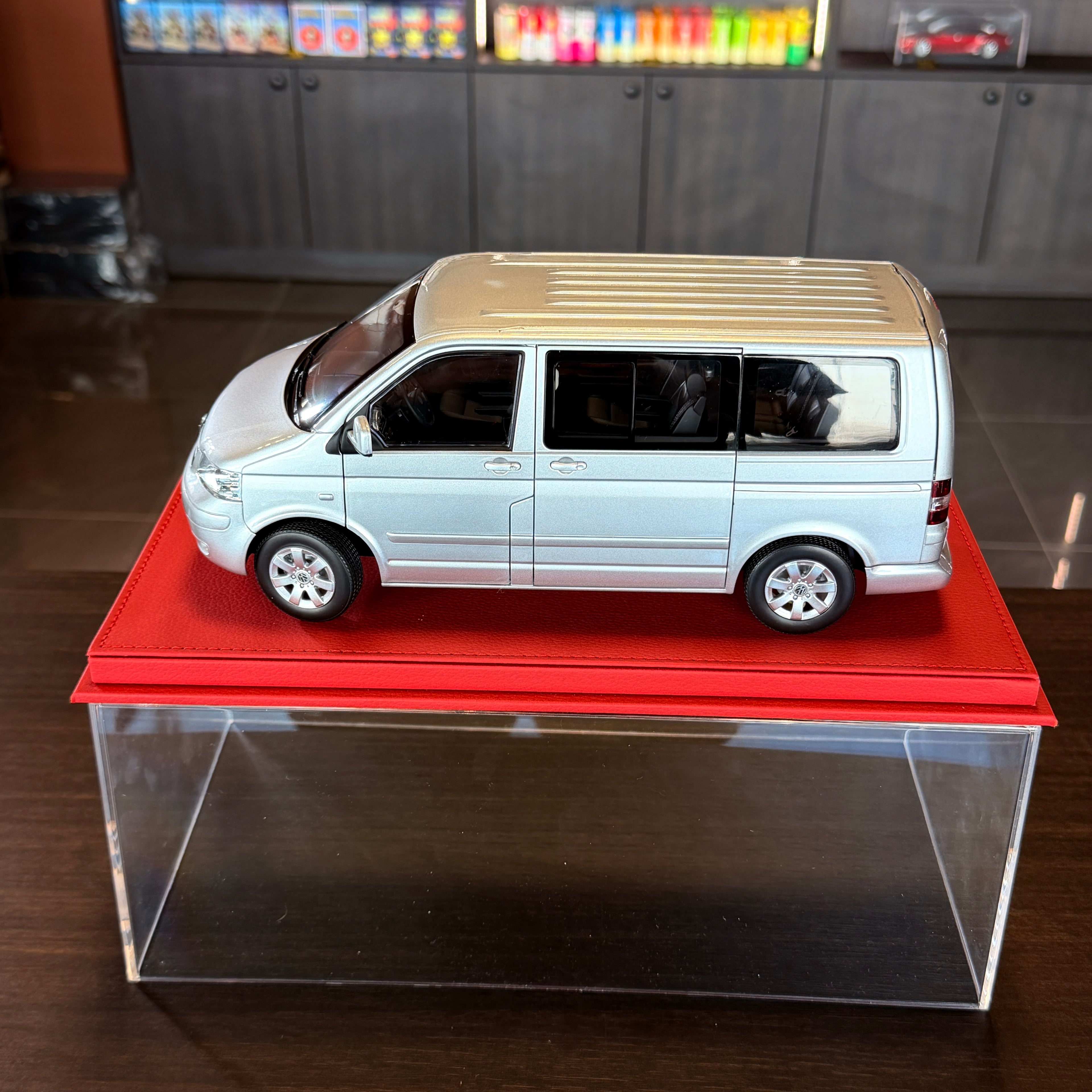 1:18 Volkswagen Multivan 2003 Silver – Limited Edition 1000 pcs от NOREV