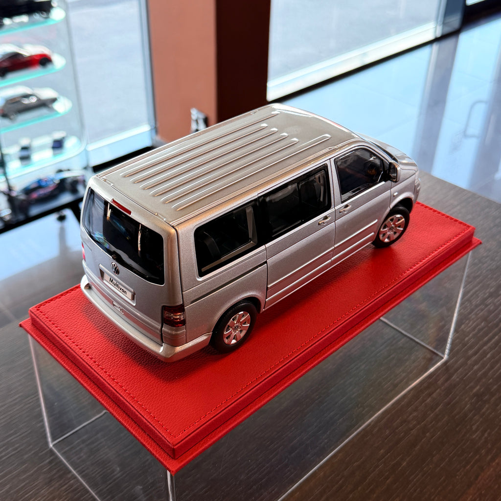 1:18 Volkswagen Multivan 2003 Silver – Limited Edition 1000 pcs от NOREV