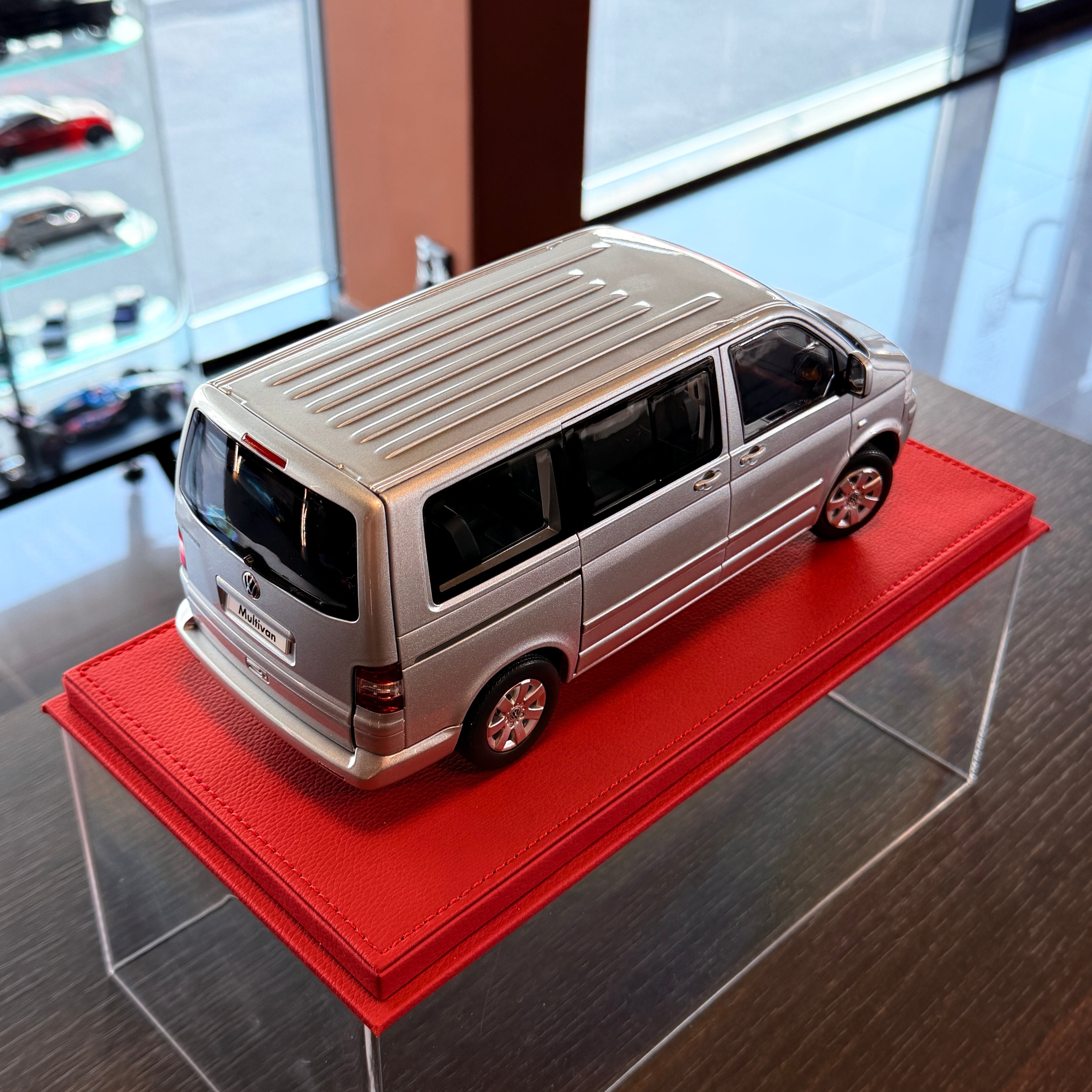 1:18 Volkswagen Multivan 2003 Silver – Limited Edition 1000 pcs от NOREV