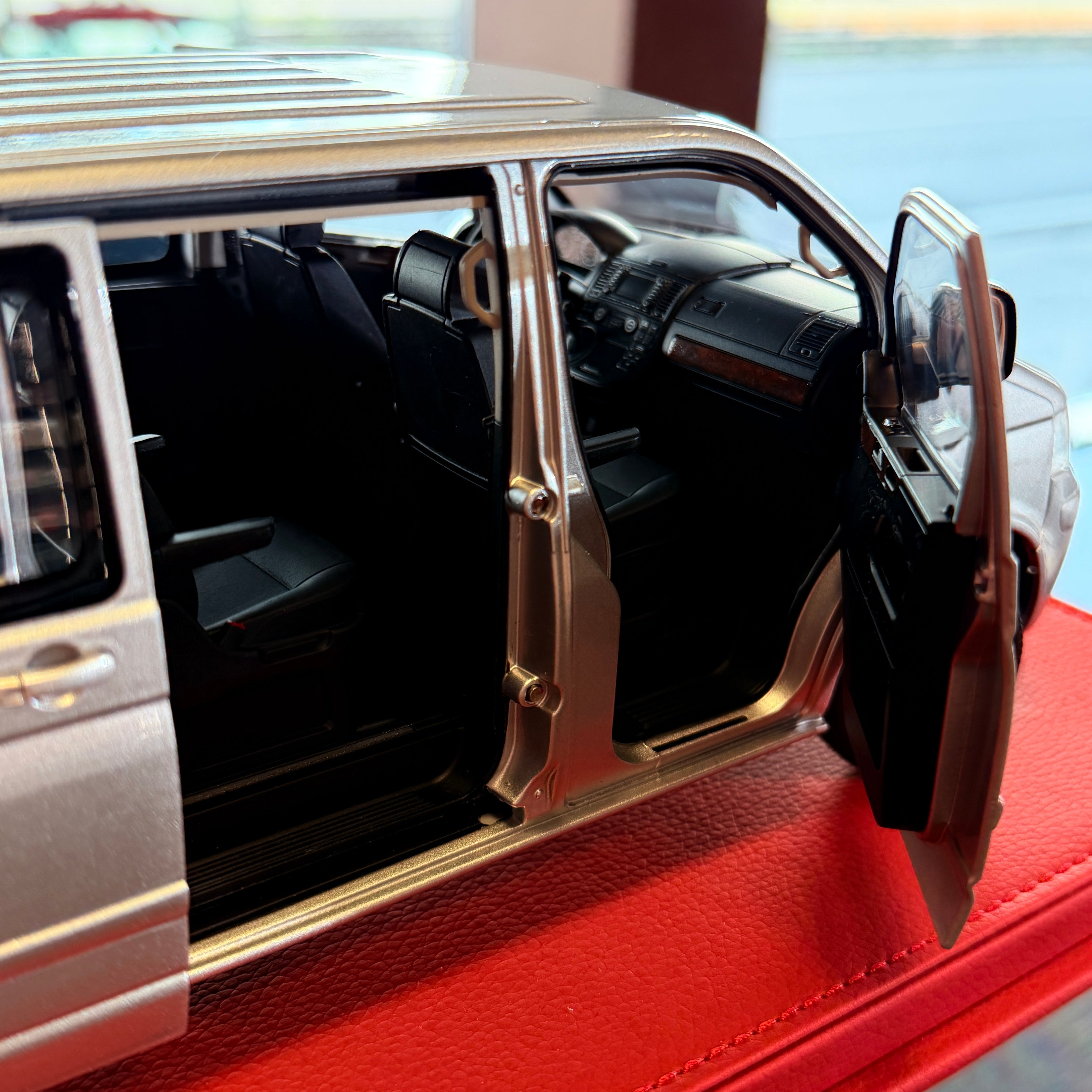 1:18 Volkswagen Multivan 2003 Silver – Limited Edition 1000 pcs от NOREV
