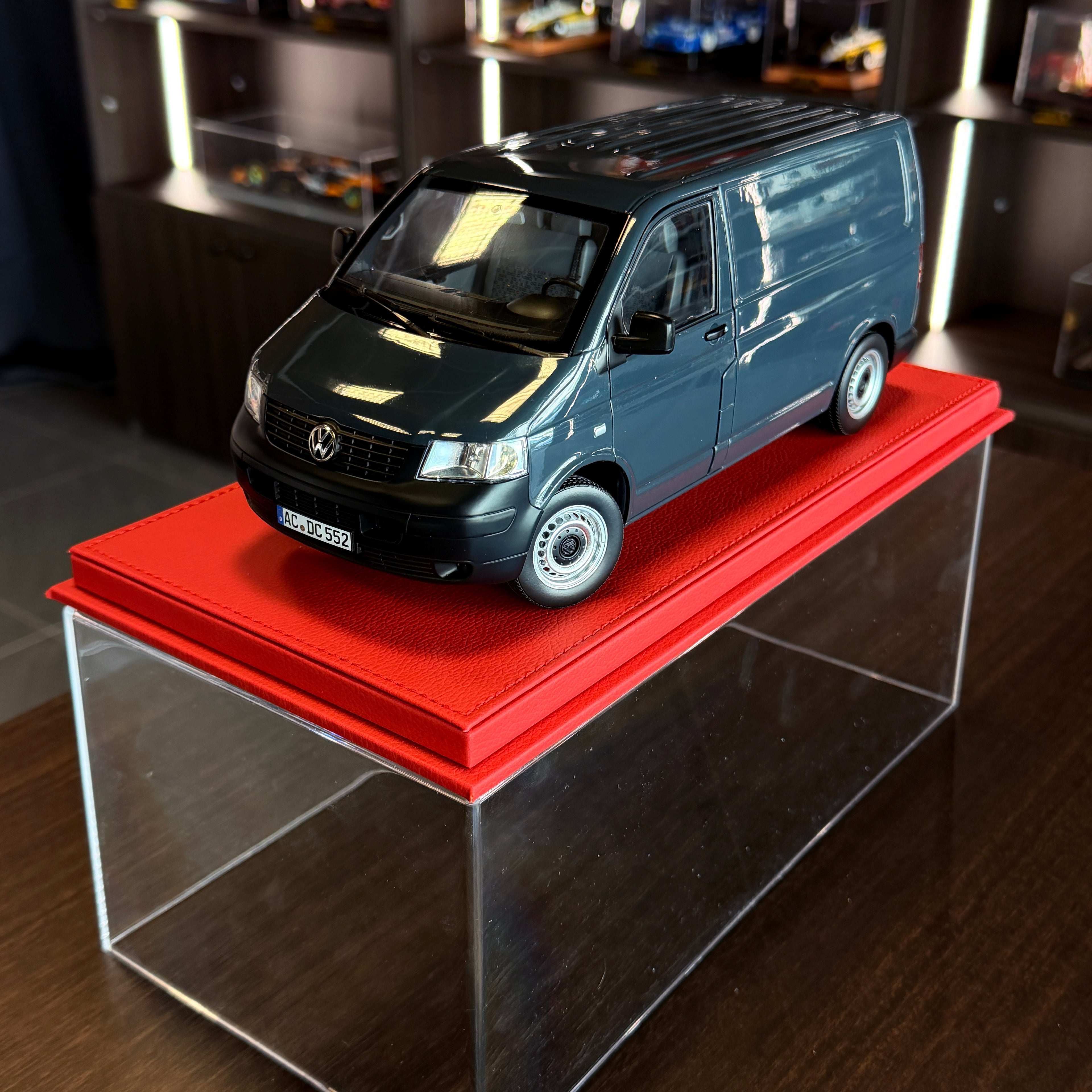 1:18 Volkswagen Transporter 2003, szürke, NOREV