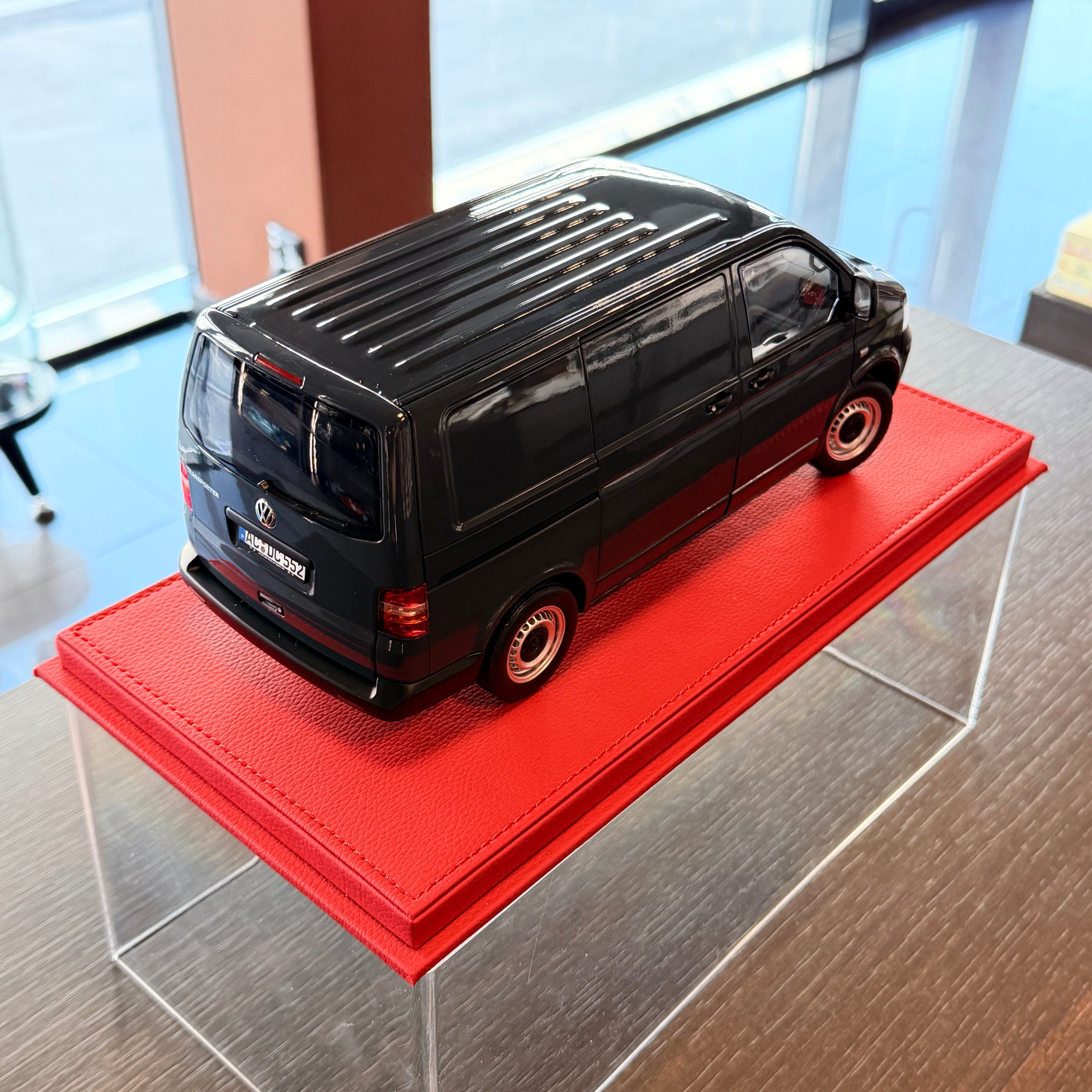 1:18 Volkswagen Transporter 2003, szürke, NOREV