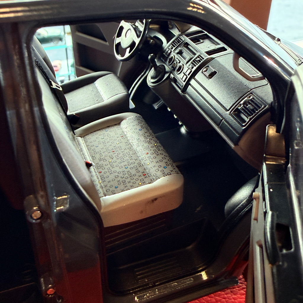 Volkswagen Transporter 1:18 του 2003, γκρι, από τη NOREV