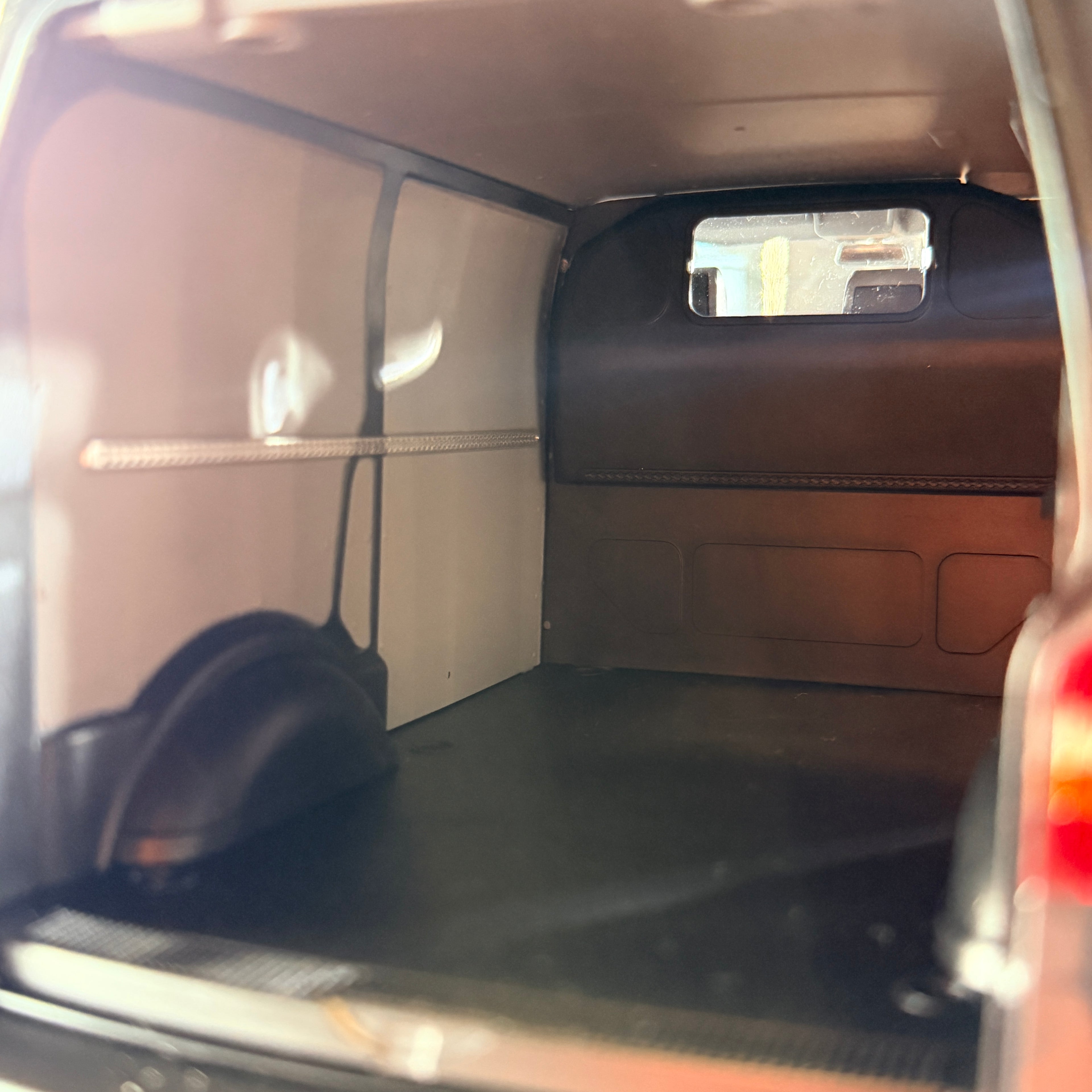 Volkswagen Transporter 1:18 του 2003, γκρι, από τη NOREV