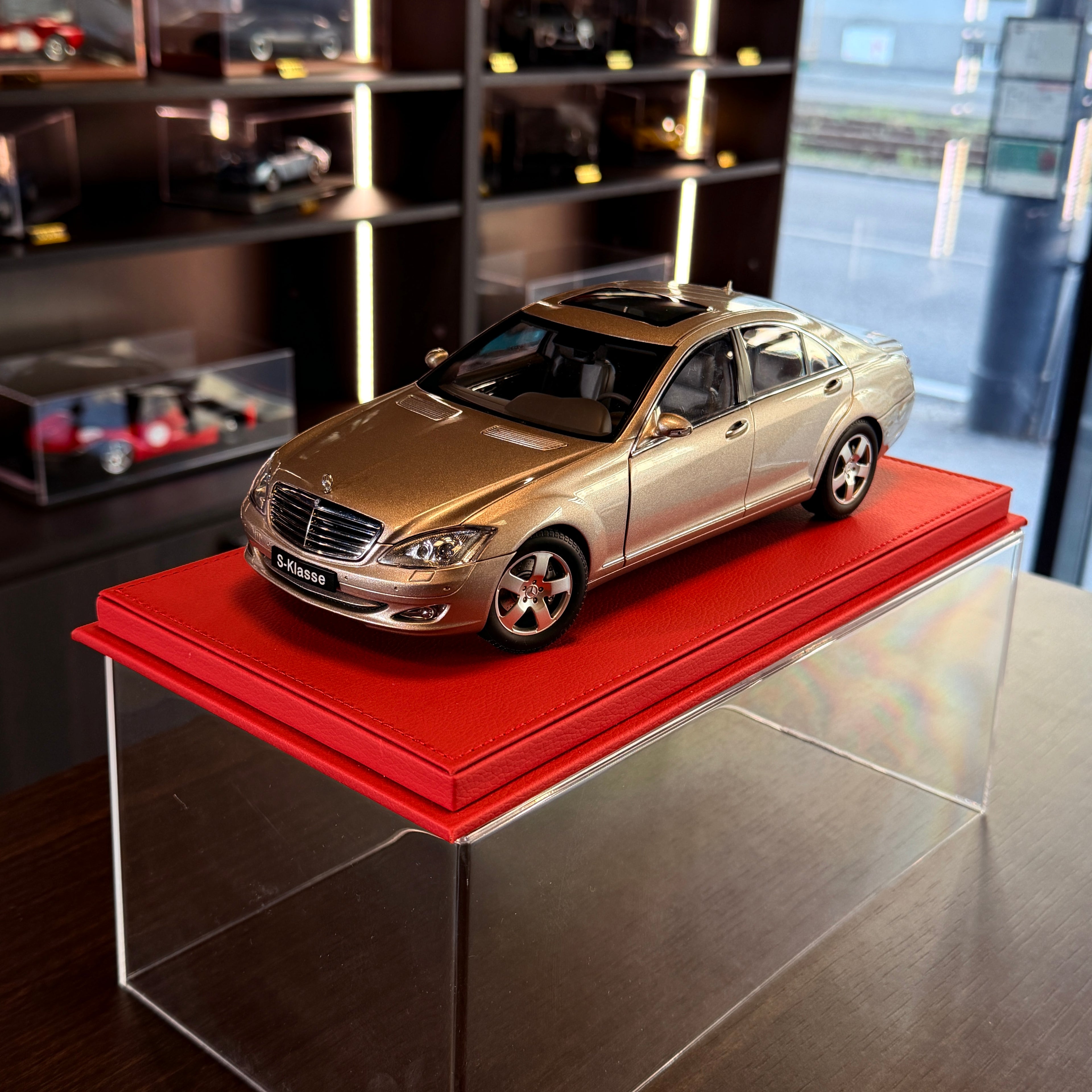 1:18 Mercedes-Benz S-Class Silver by AUTOart Millennium