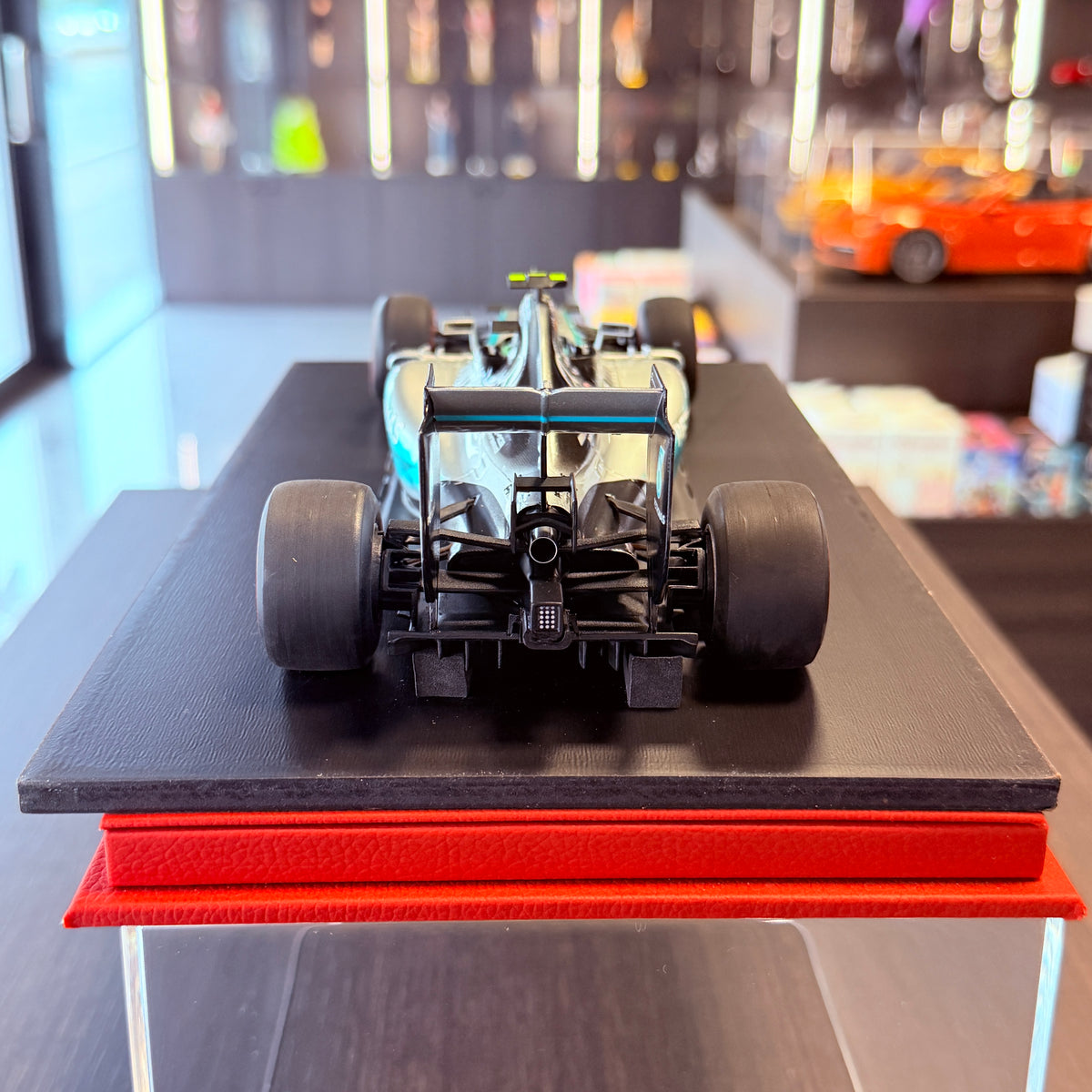 Mercedes F1 W06 #6 Nico Rosberg 1:18 by Spark – rear view