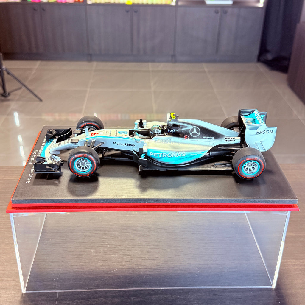 Mercedes F1 W06 #6 Nico Rosberg 1:18 by Spark – top/front view and included display base