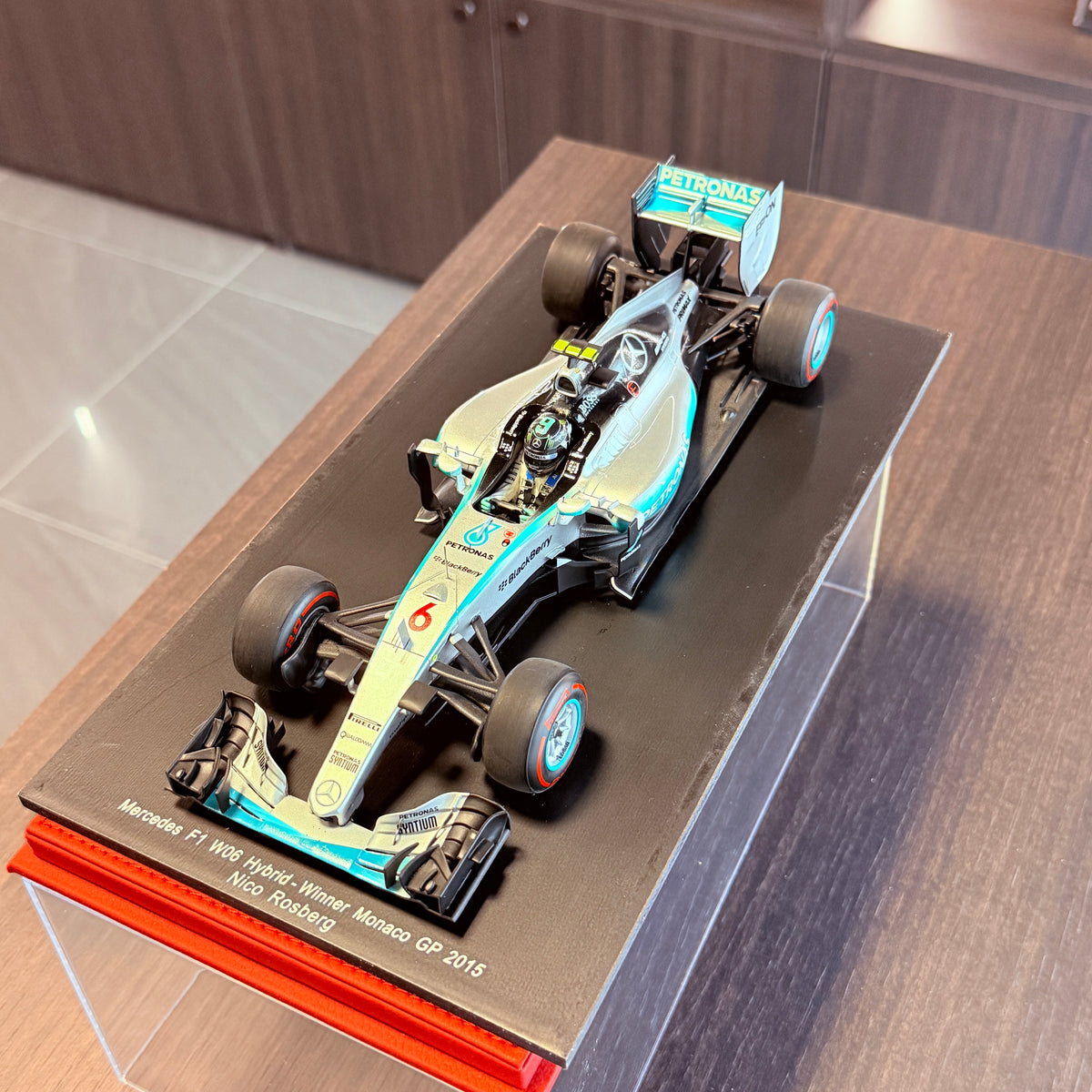 Mercedes F1 W06 #6 Nico Rosberg 1:18 by Spark with original box