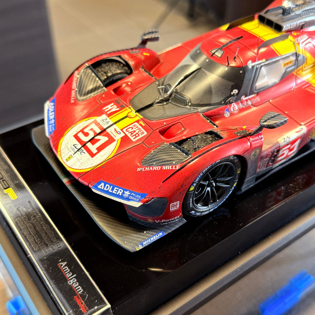 Ferrari 499P vencedor das 24 Horas de Le Mans de 2023, escala 1:18, versão com efeitos de corrida – Edição limitada a 100 unidades, da Amalgam Collection