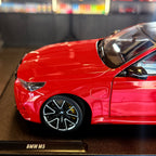 BMW M5 (G90) ohnivočervený 2025 v mierke 1:18 od Solido