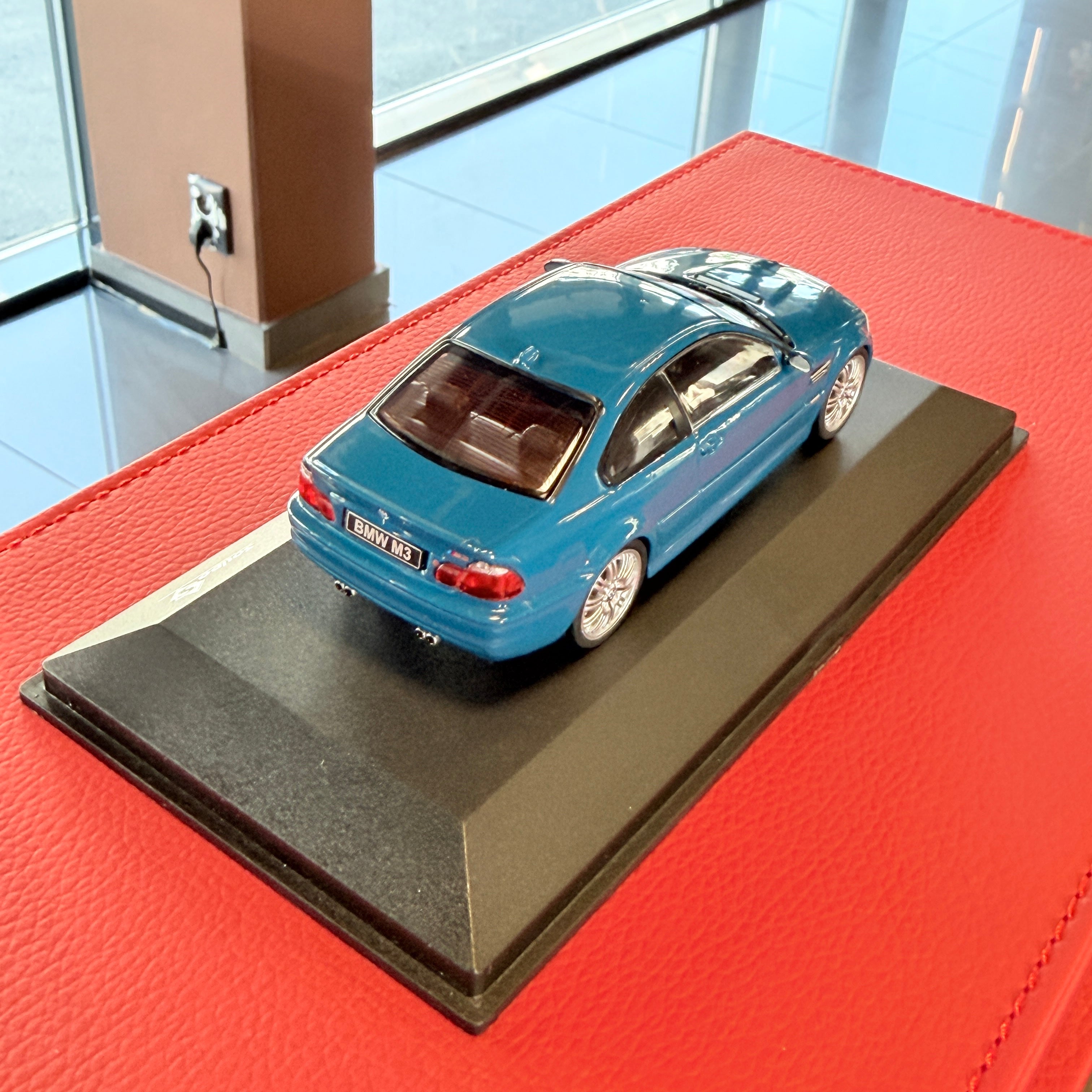 BMW M3 (E46) Coupé Laguna Seca modrý v mierke 1:43 od Solido