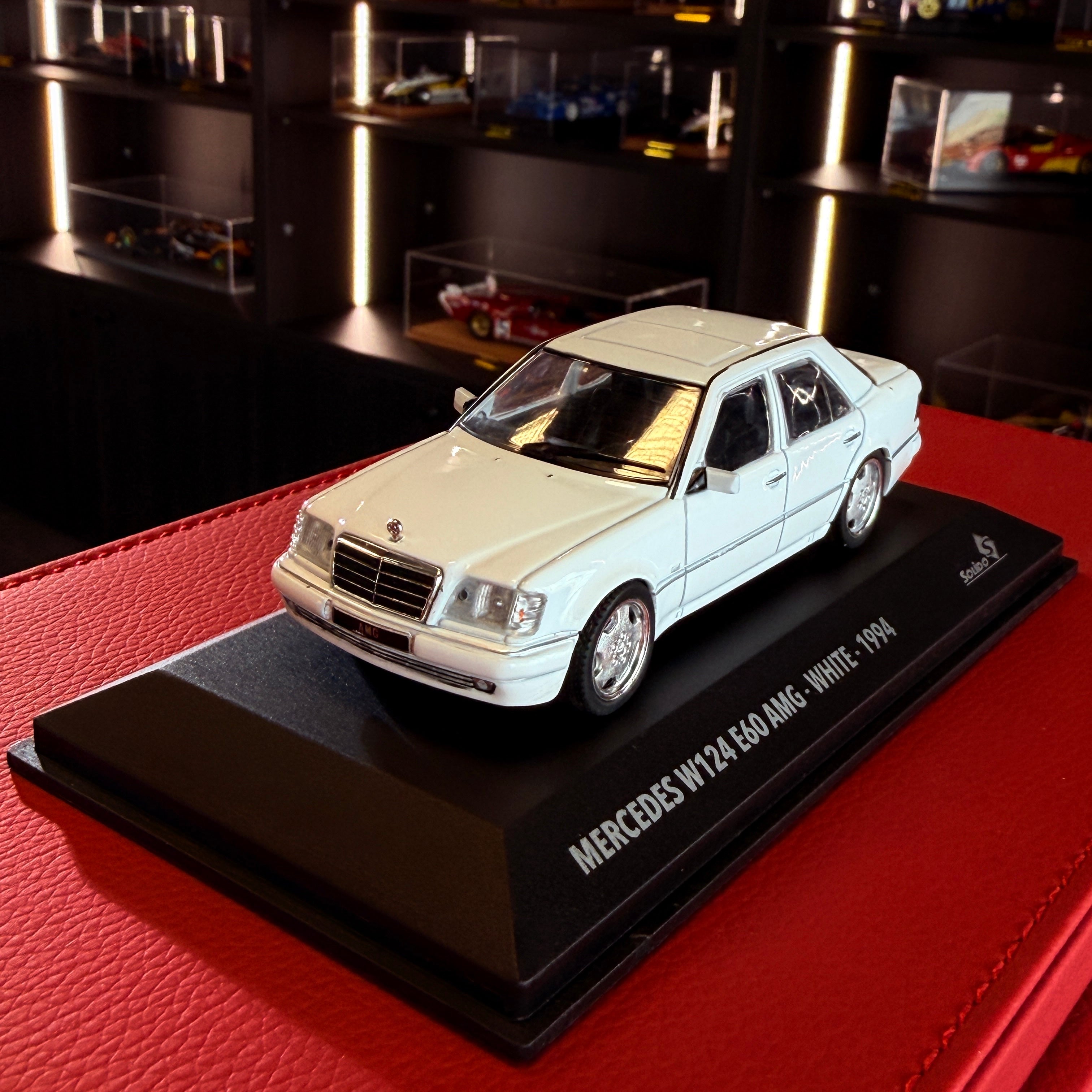 Mercedes-Benz W124 AMG v mierke 1:43 od Solido