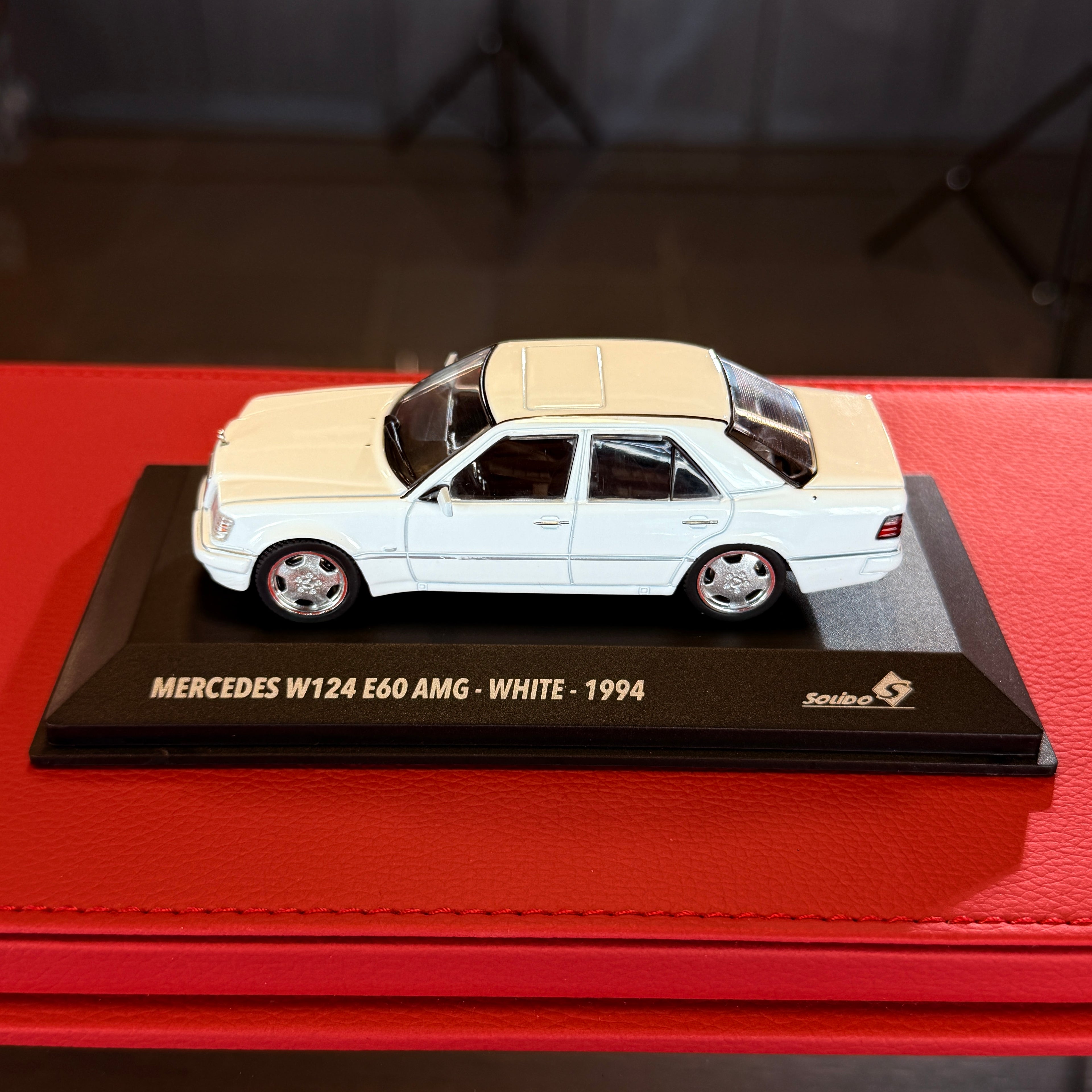 Mercedes-Benz W124 AMG v mierke 1:43 od Solido