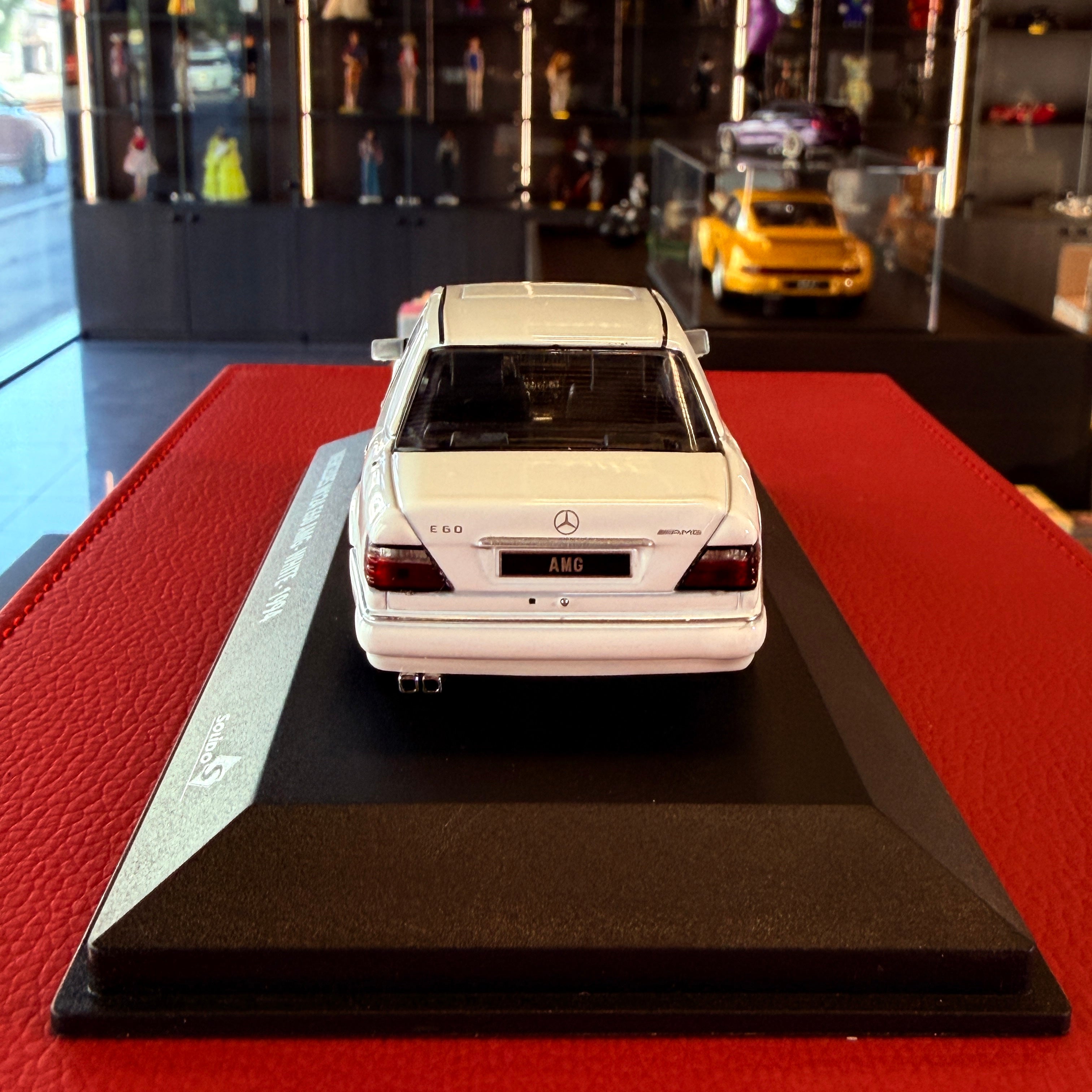 Mercedes-Benz W124 AMG v mierke 1:43 od Solido