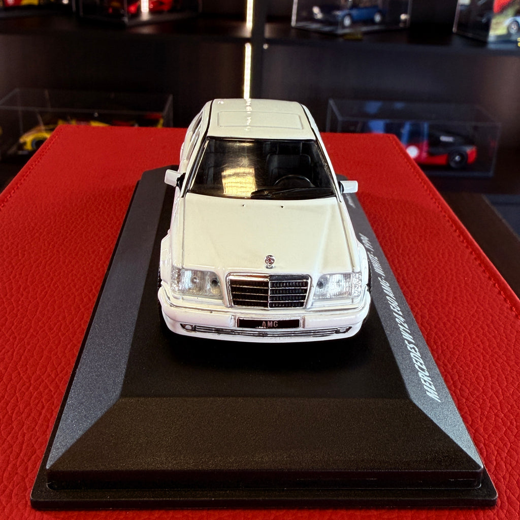 Mercedes-Benz W124 AMG v mierke 1:43 od Solido