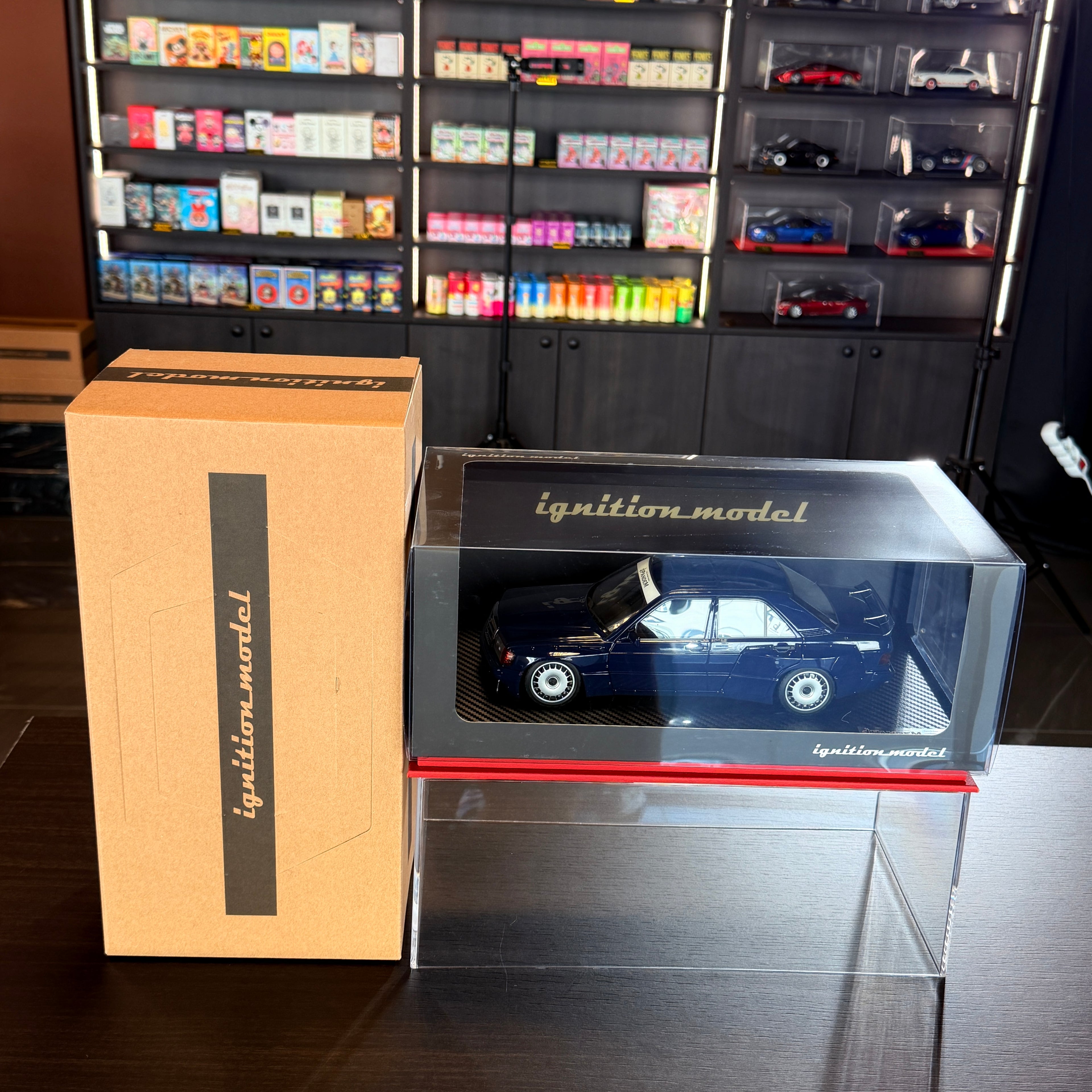 Mercedes-Benz 190 PANDEM modročierny v mierke 1:18 od Ignition Model