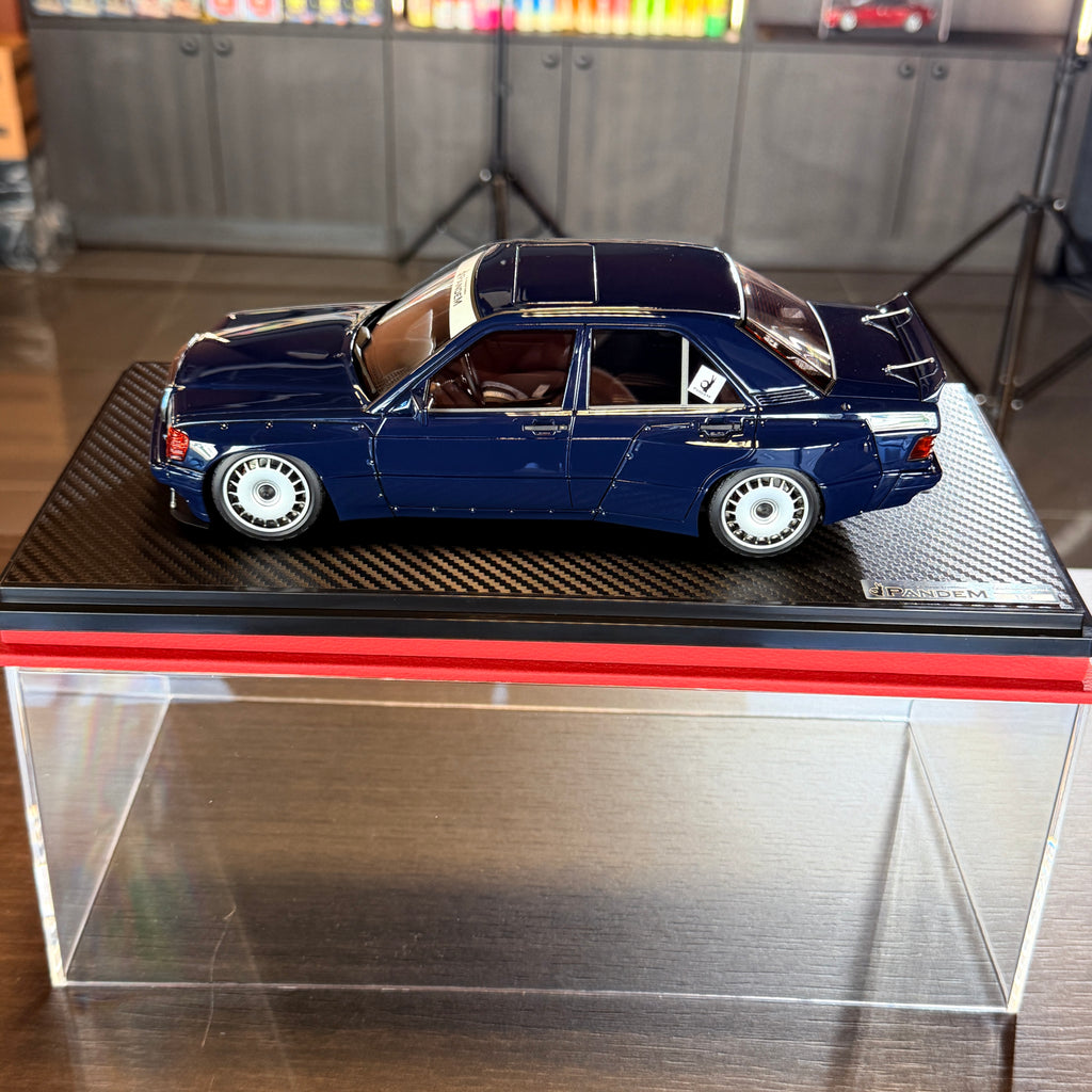 Mercedes-Benz 190 PANDEM modročierny v mierke 1:18 od Ignition Model