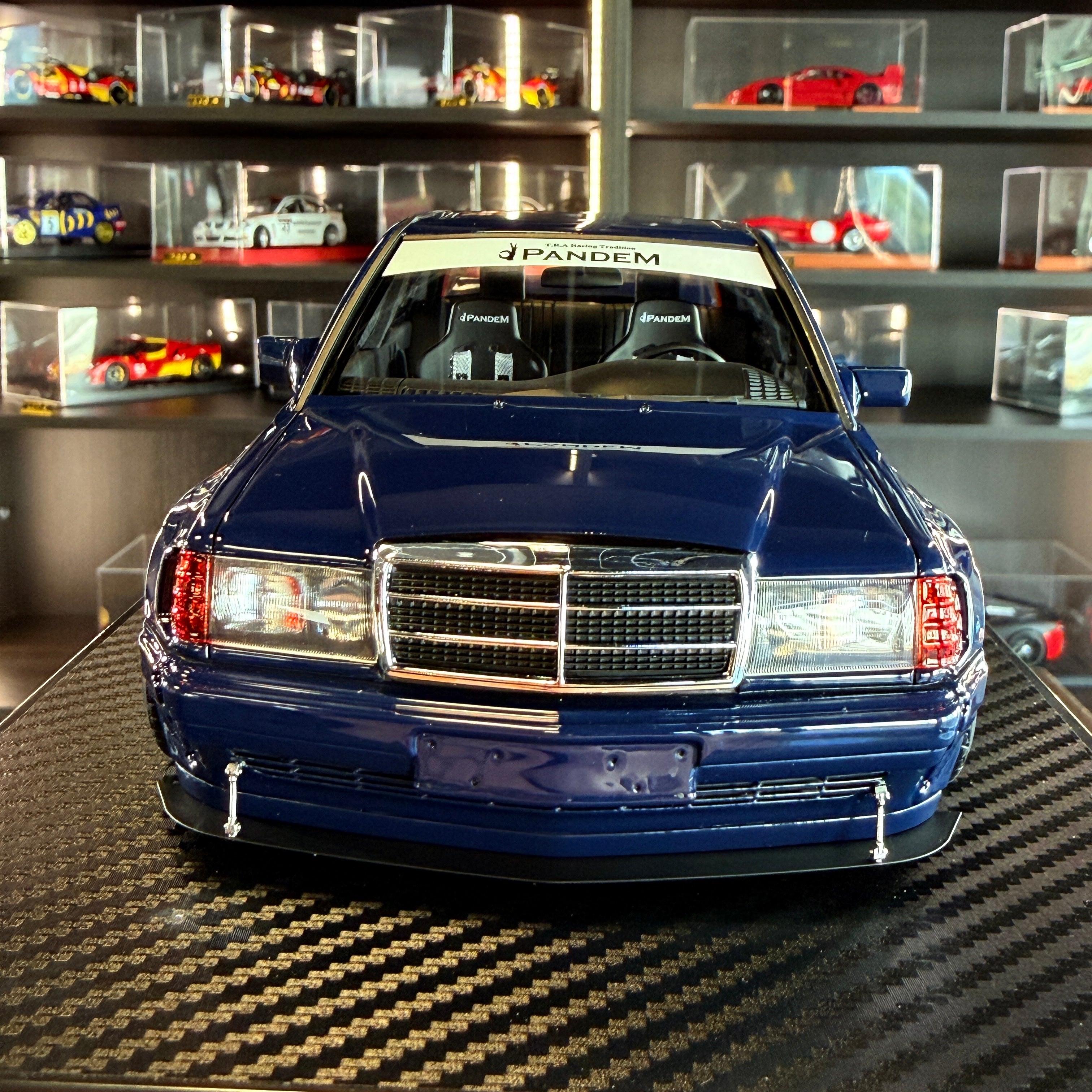 Mercedes-Benz 190 PANDEM modročierny v mierke 1:18 od Ignition Model