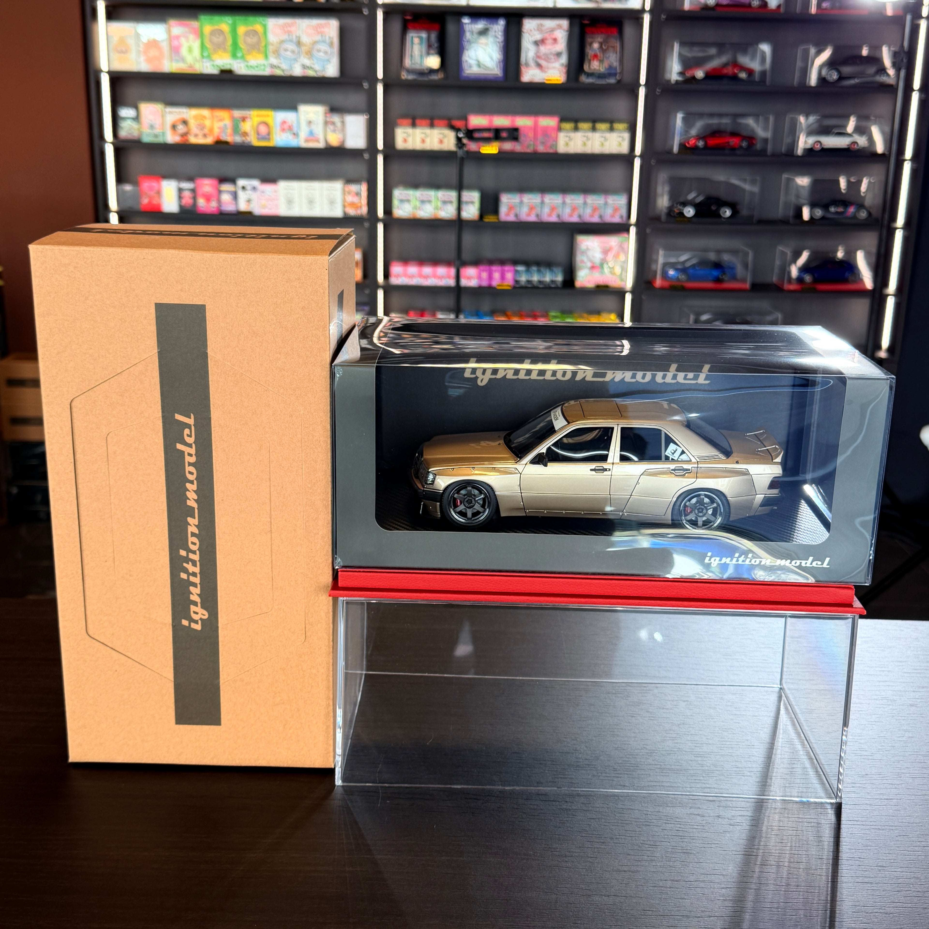 Mercedes-Benz 190 PANDEM šampanskozlatý v mierke 1:18 od Ignition Model