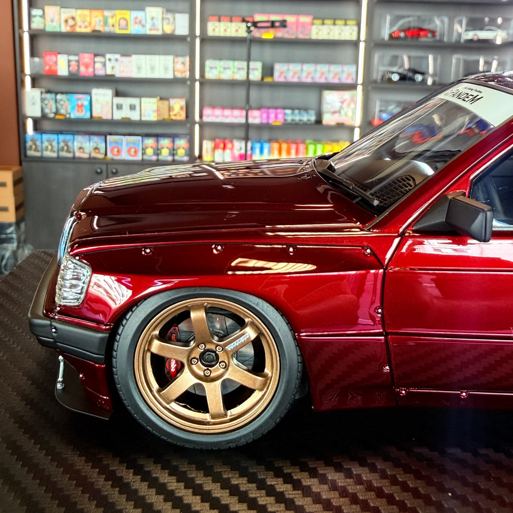 Mercedes-Benz 190 PANDEM roșu metalizat, 1:18, de Ignition Model